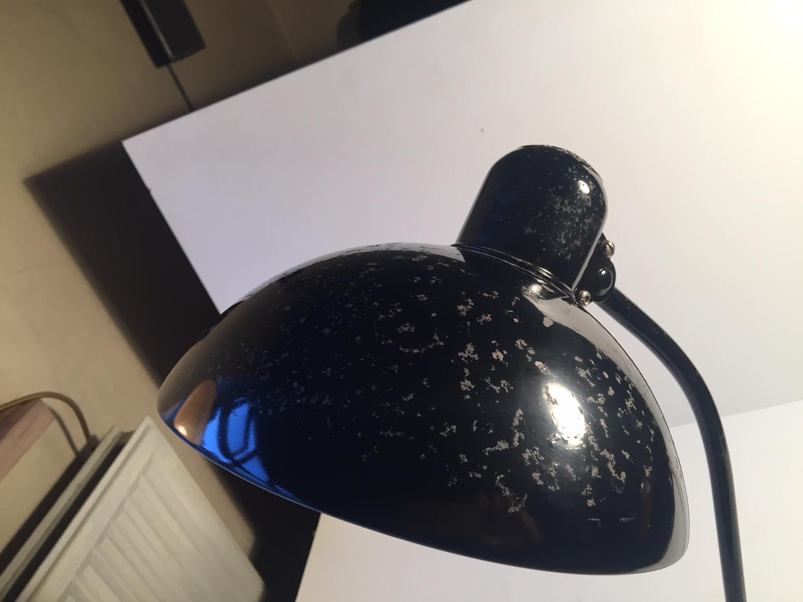 Lampe de bureau Bauhaus noire de Christian Dell pour Kaiser Idell, Allemagne, années 1930 en vente 4