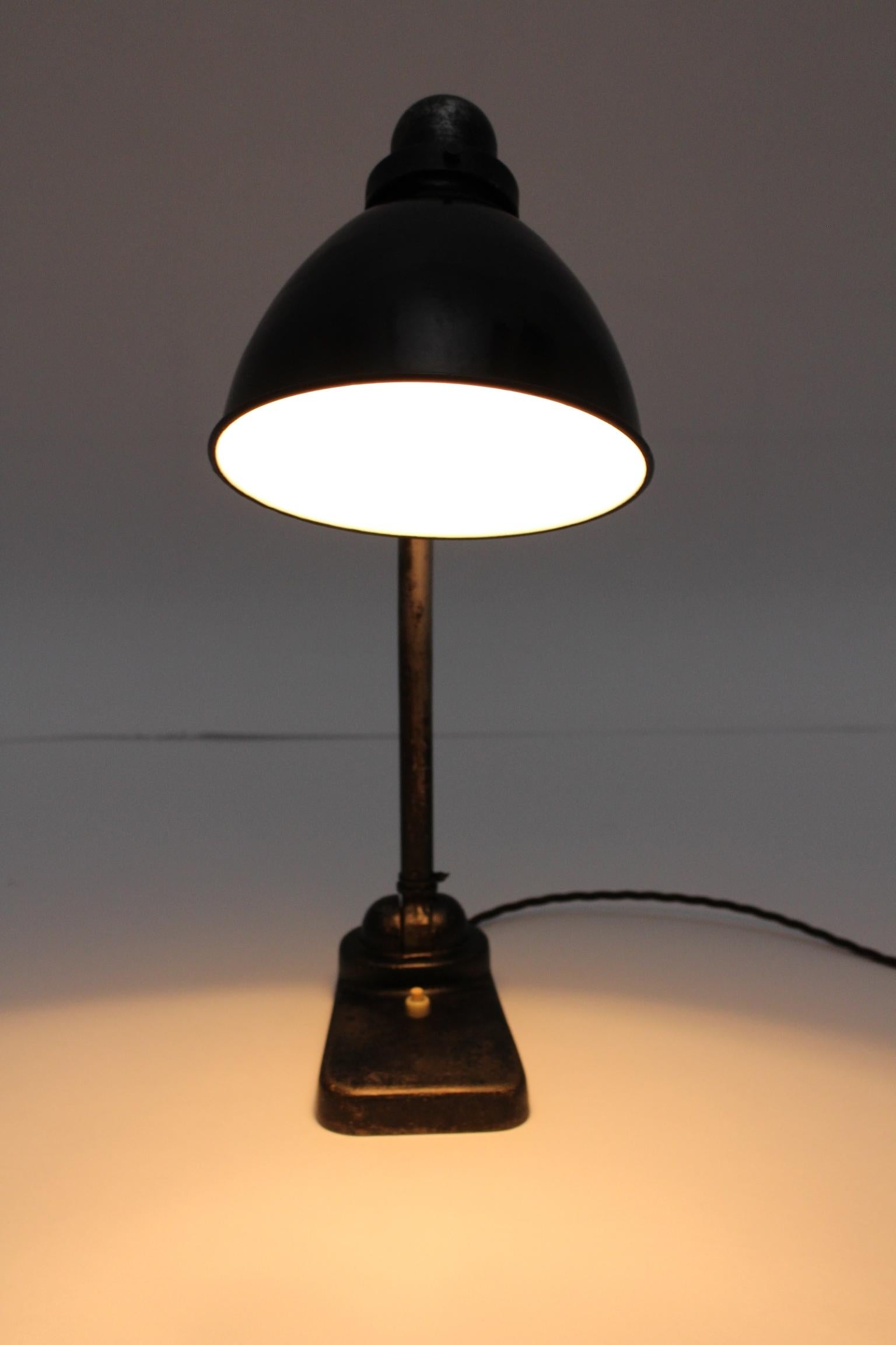 Schwarze Bauhaus-Tischlampe, 1930er Jahre, Deutschland im Angebot 7