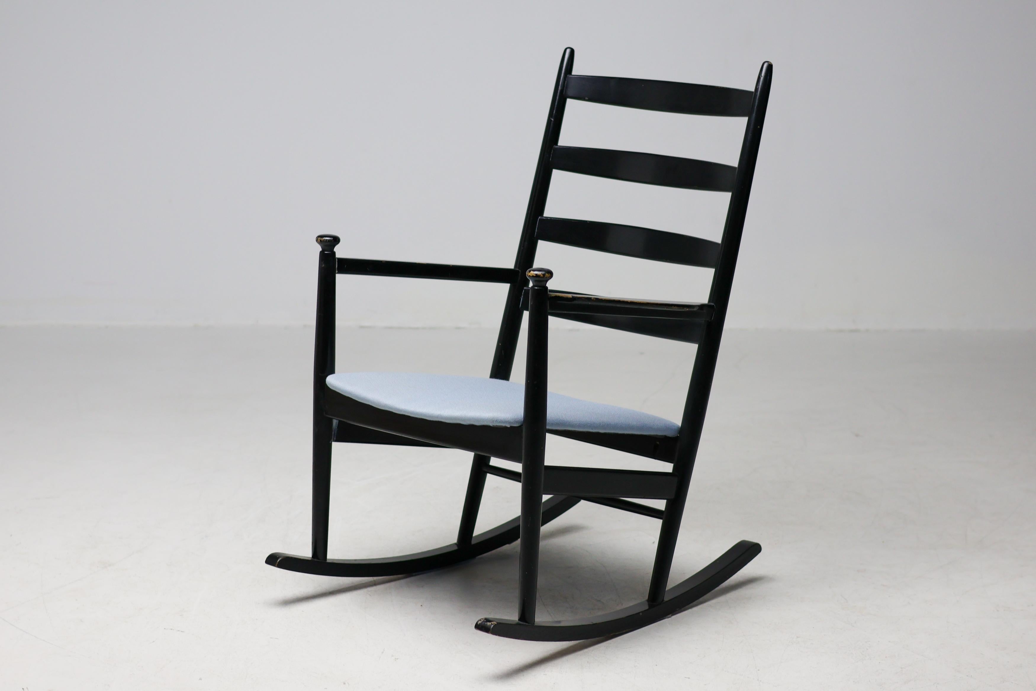 Sedia a dondolo in beeche nero di Niels Eilersen, Danimarca, anni '60 in vendita 4