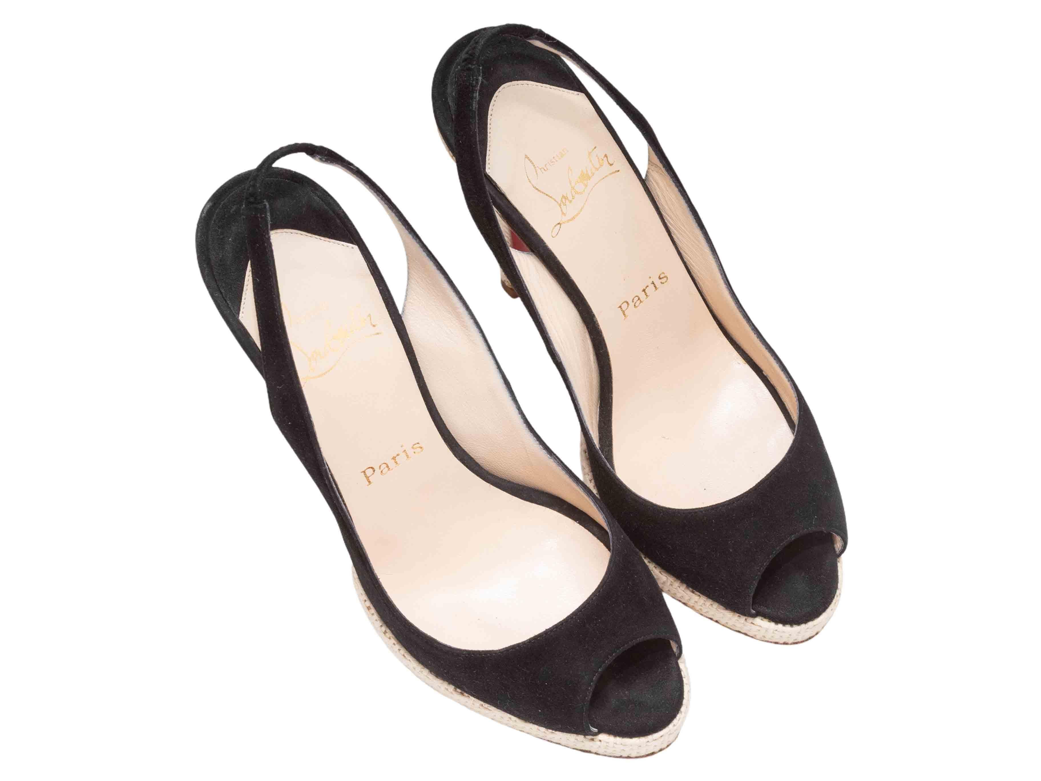 Escarpins en daim noir et paille beige à plateforme peep-toe, Christian Louboutin. Hauteur de la plateforme 0,75