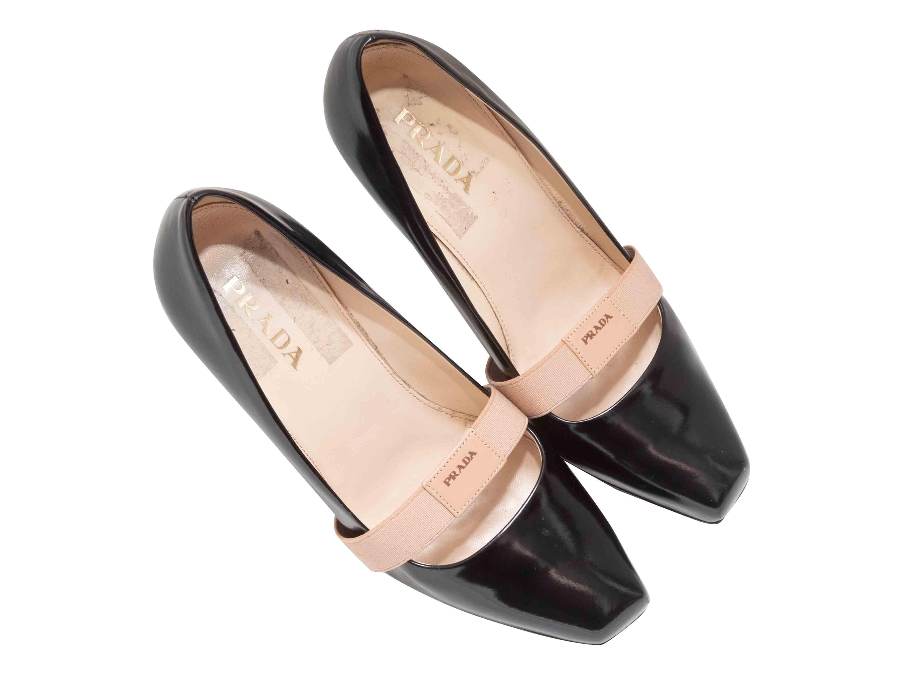 Décolleté con punta quadrata in vernice nera e gros grain beige di Prada. Circa 2008. Tacchi a blocco. Altezza plateau 0,5
