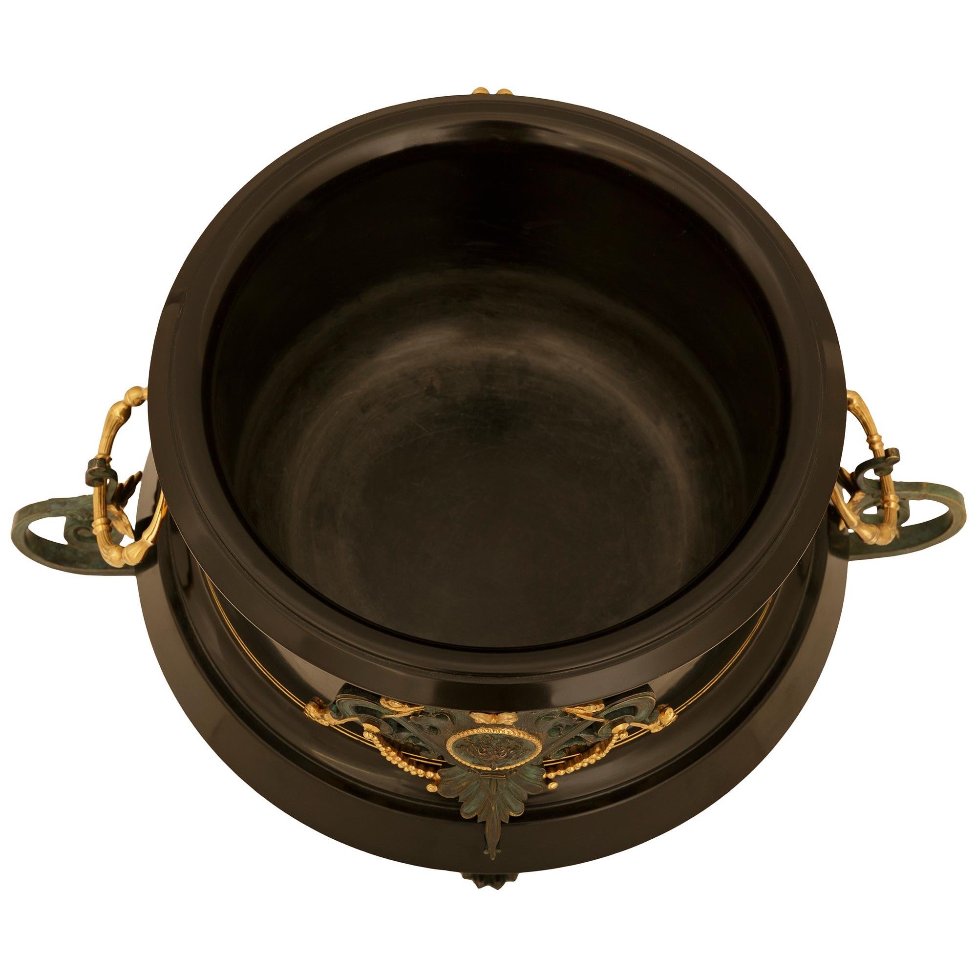 Tafelaufsatz/Pflanzgefäß aus schwarzem belgischem Marmor im Angebot 3