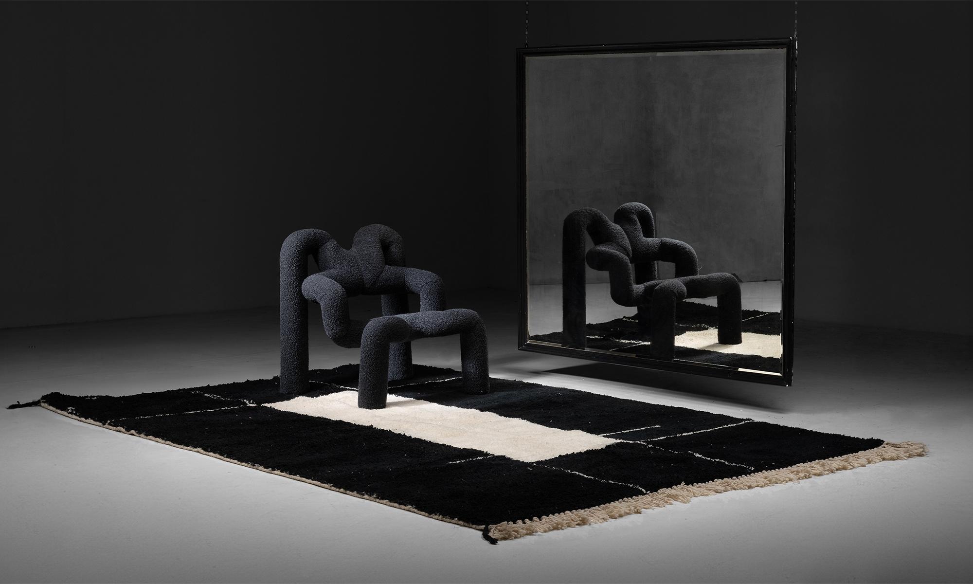 10' x 7'
Berber rug from Morocco
120”w x 85”d
Ref. O2025

