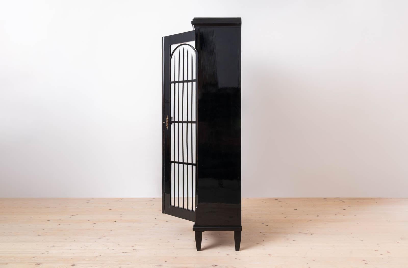 Vetrina Biedermeier nera, Austria, metà del XIX secolo In condizioni buone in vendita a Wrocław, Poland