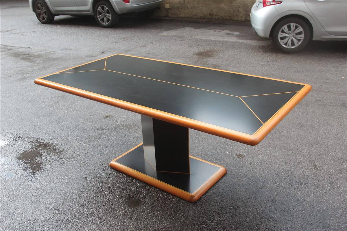 Grande table rectangulaire noire et base en losange en bois naturel stratifié, 1970 en vente 1