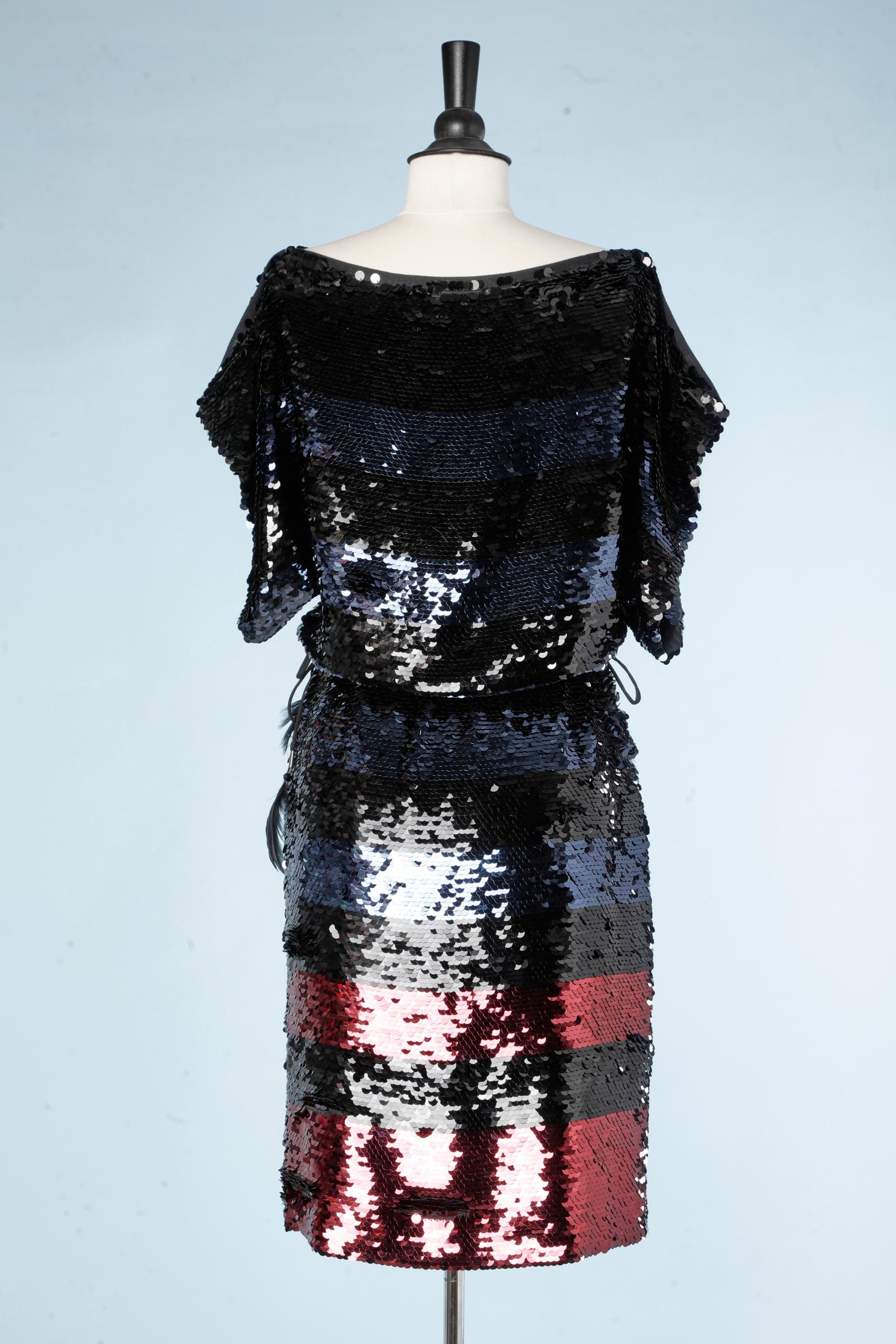 Schwarzes, blaues und burgunderrotes Paillettenkleid von Louis Vuitton  im Angebot 1