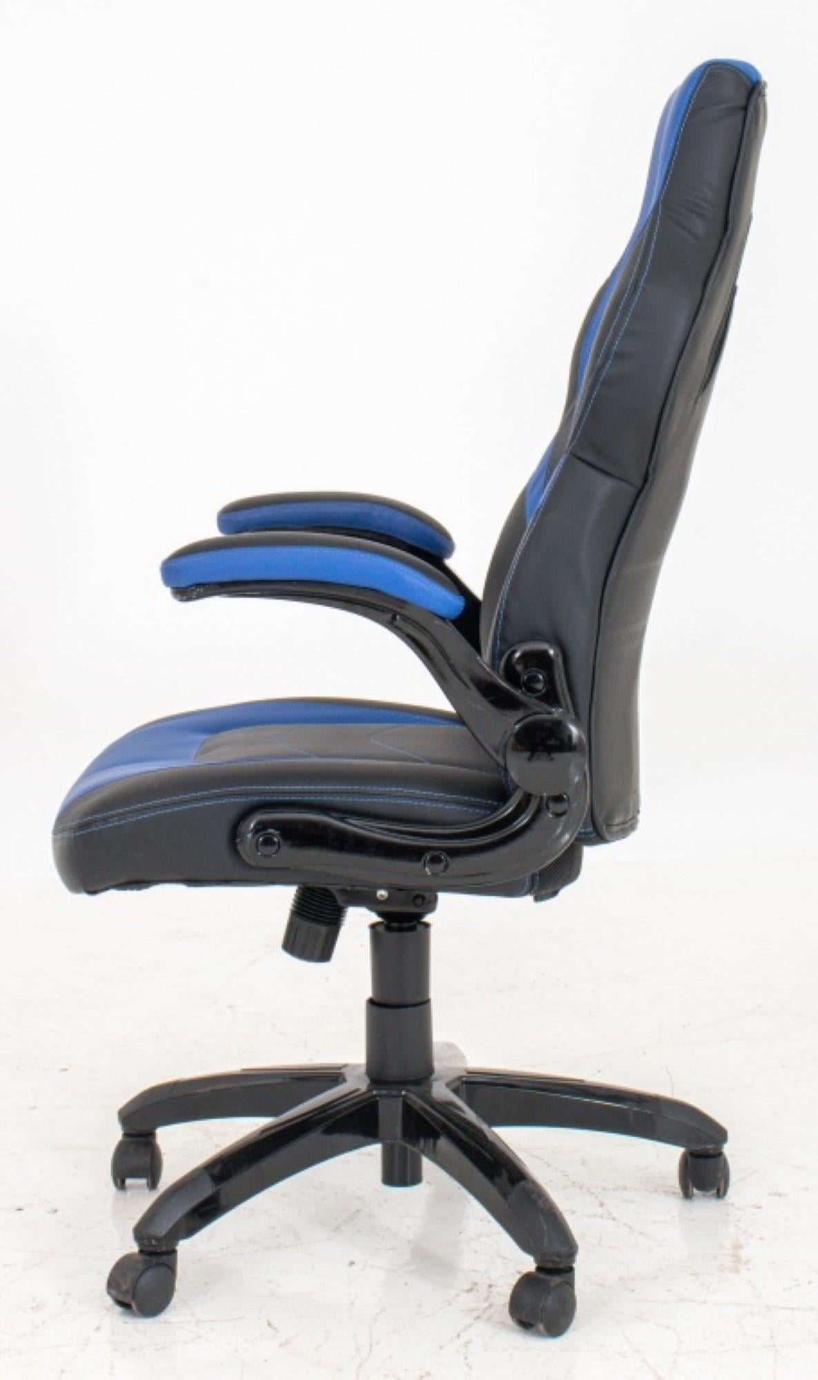 Tissu d'ameublement Chaise de bureau de jeu extra large noire et bleue en vente