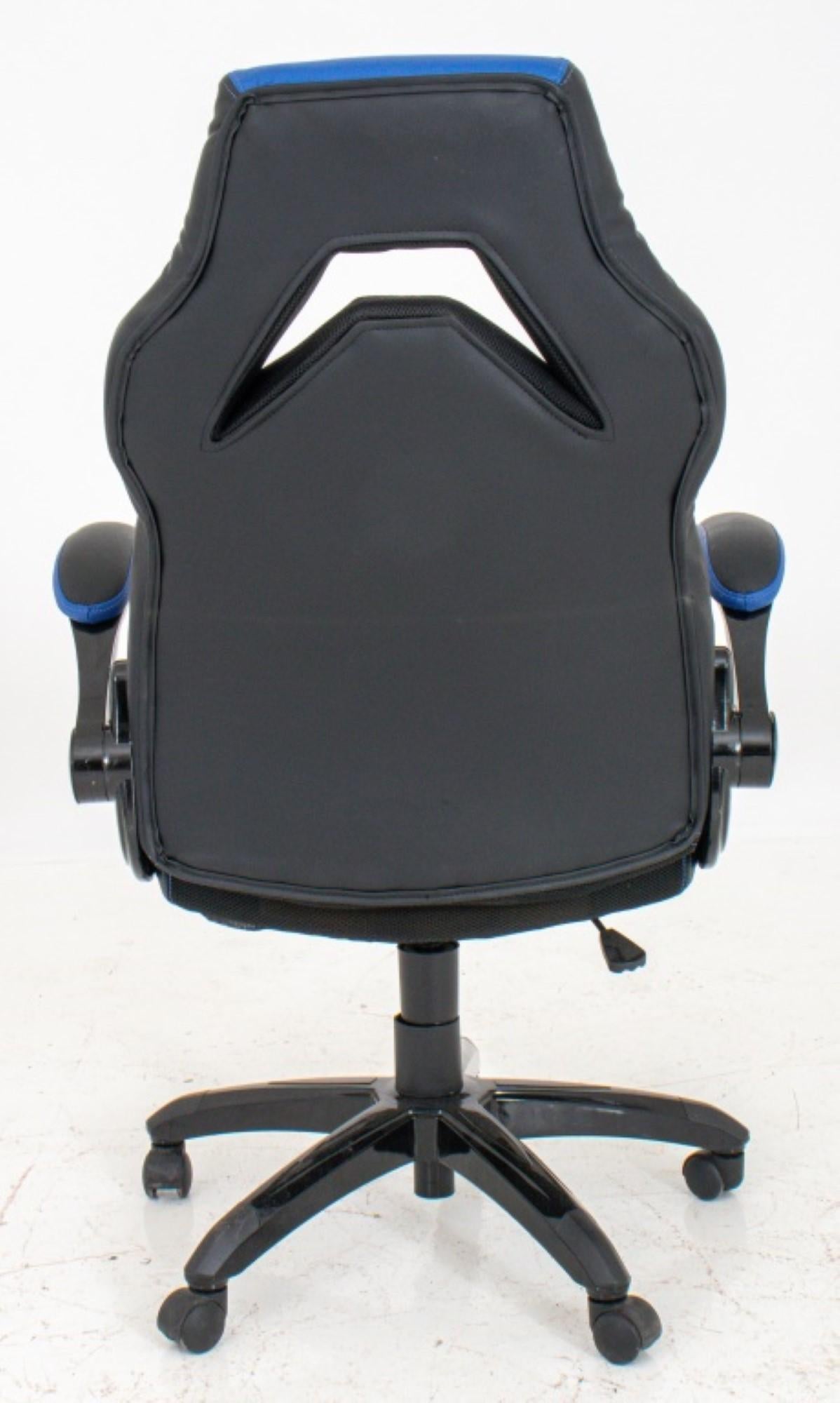 Chaise de bureau de jeu extra large noire et bleue en vente 1