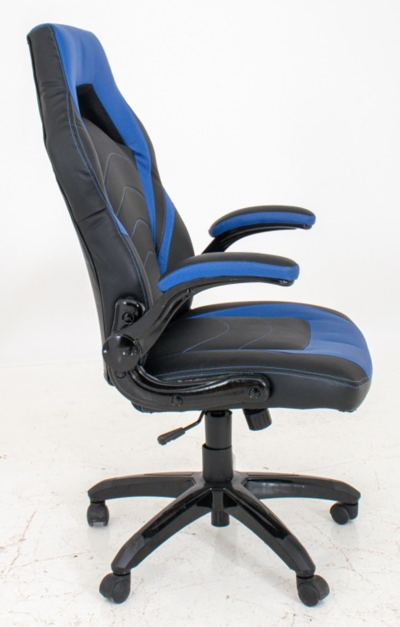 Chaise de bureau de jeu extra large noire et bleue en vente 2