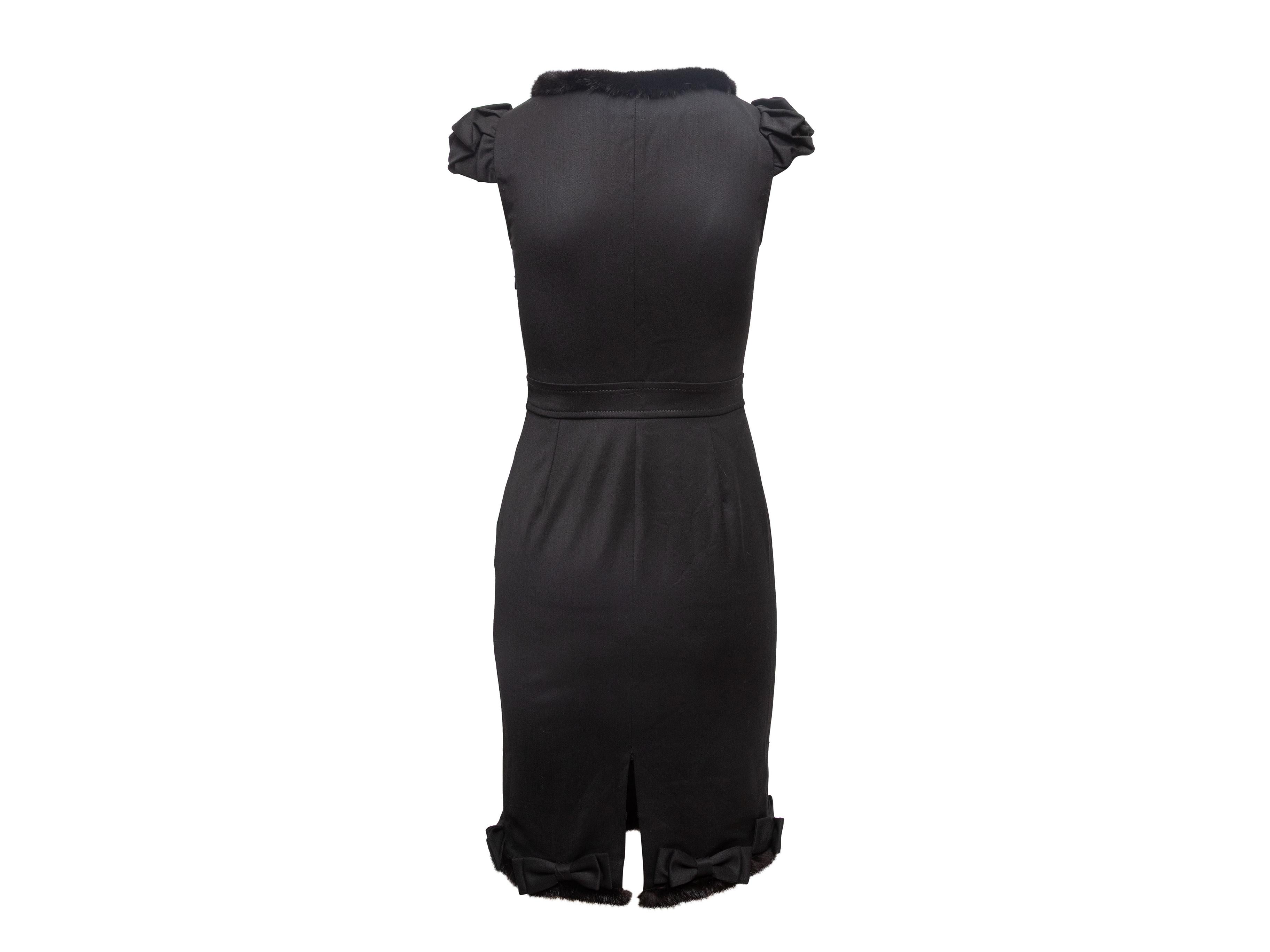 Robe noire en laine vierge et fourrure de vison de Blumarine Taille IT 38 Bon état - En vente à New York, NY