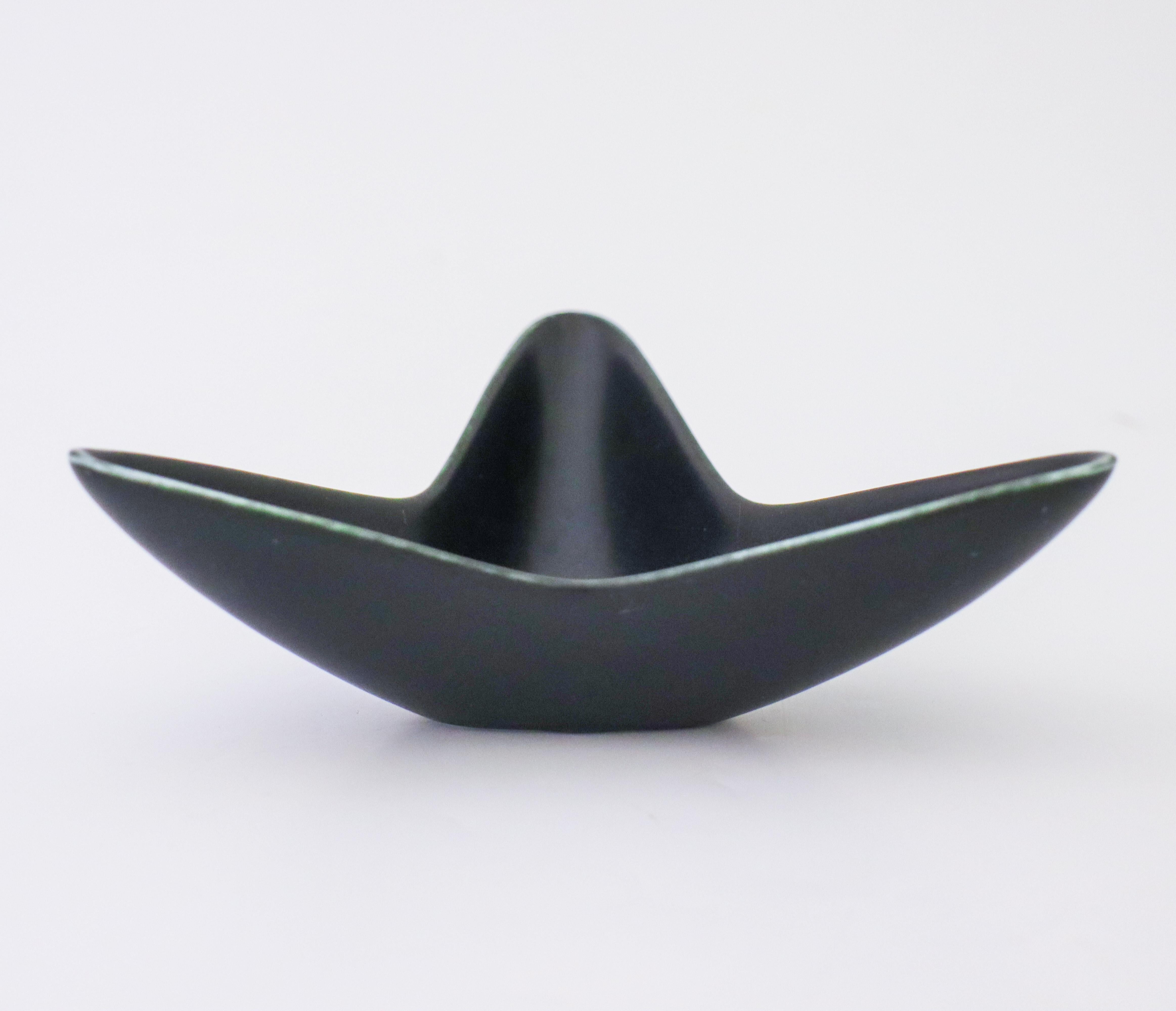 Glazed Black Bowl, Caolina - Gunnar Nylund - Rörstrand - 1950-1960s - Mid 20th Century For Sale