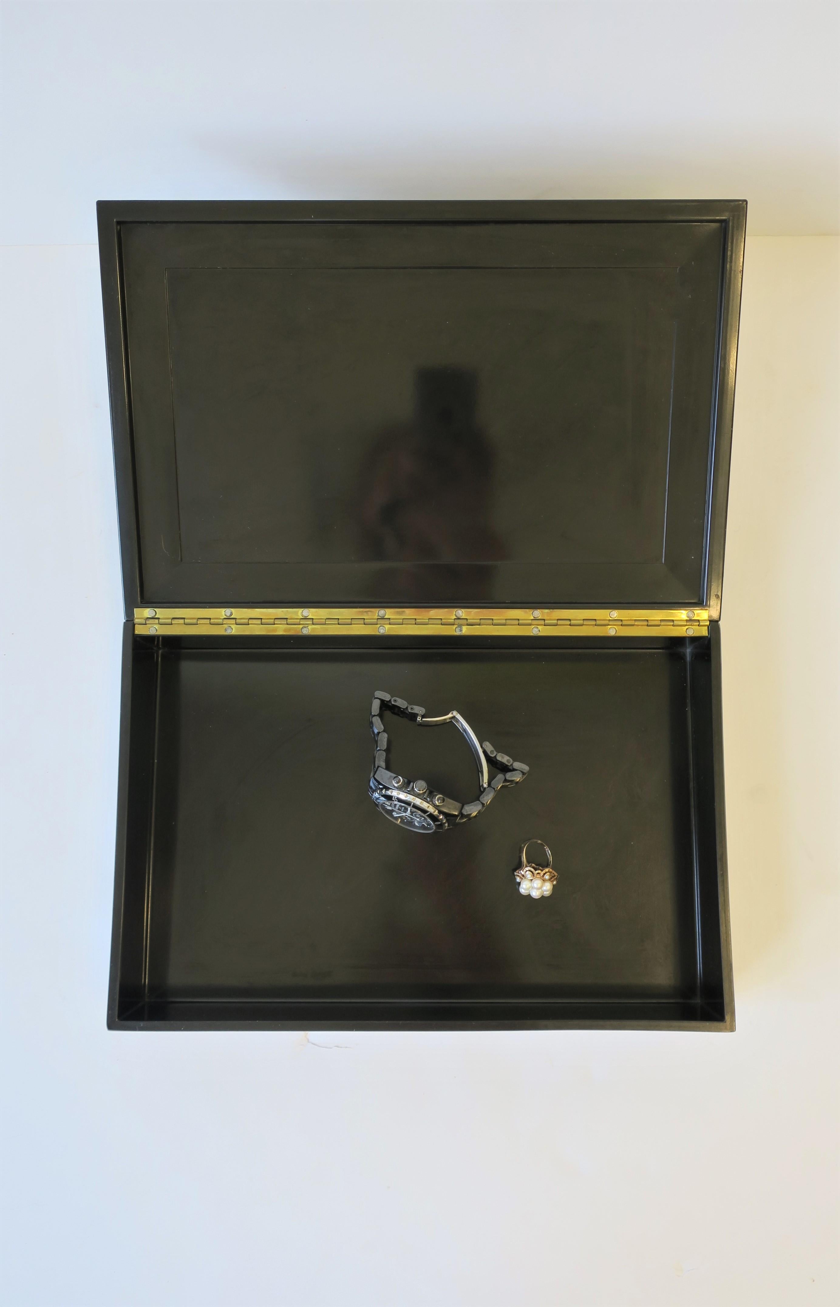 Boîte noire avec mosaïque de canards de Mallard  en vente 4