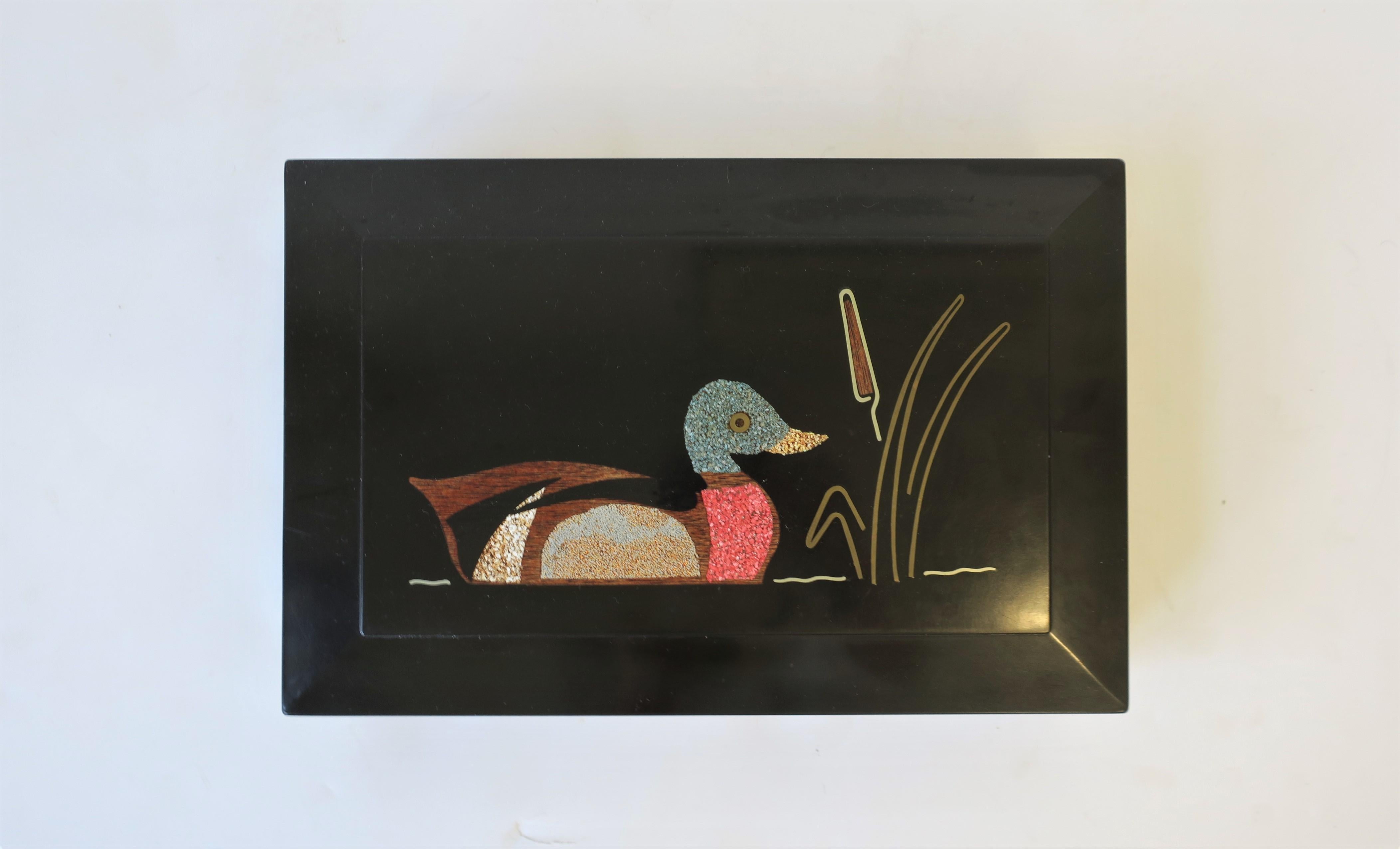 Schwarze Schachtel mit Mallard-Entenmosaik  (Handgefertigt) im Angebot