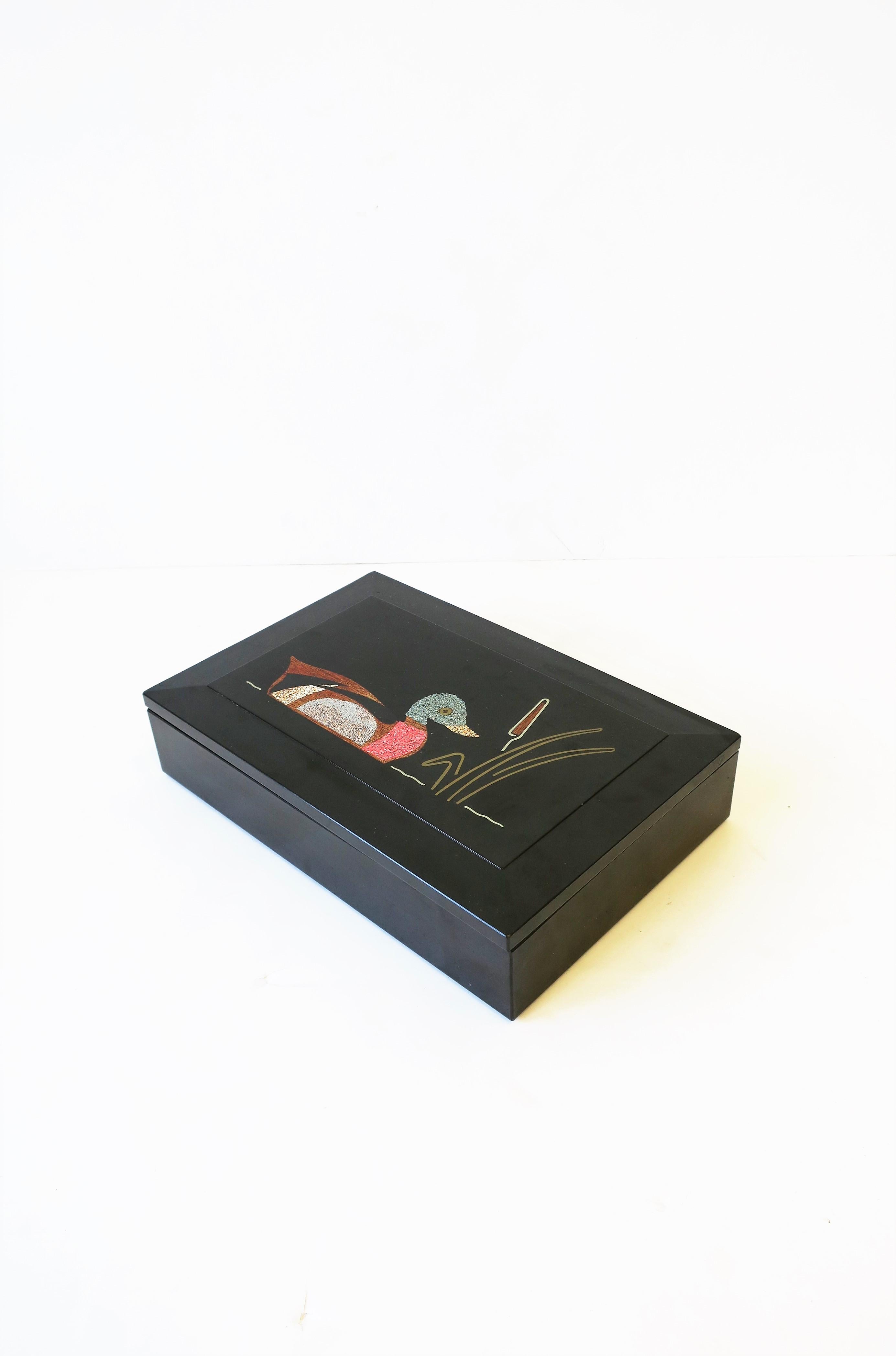 Caja negra con mosaico de pato azulón Latón en venta