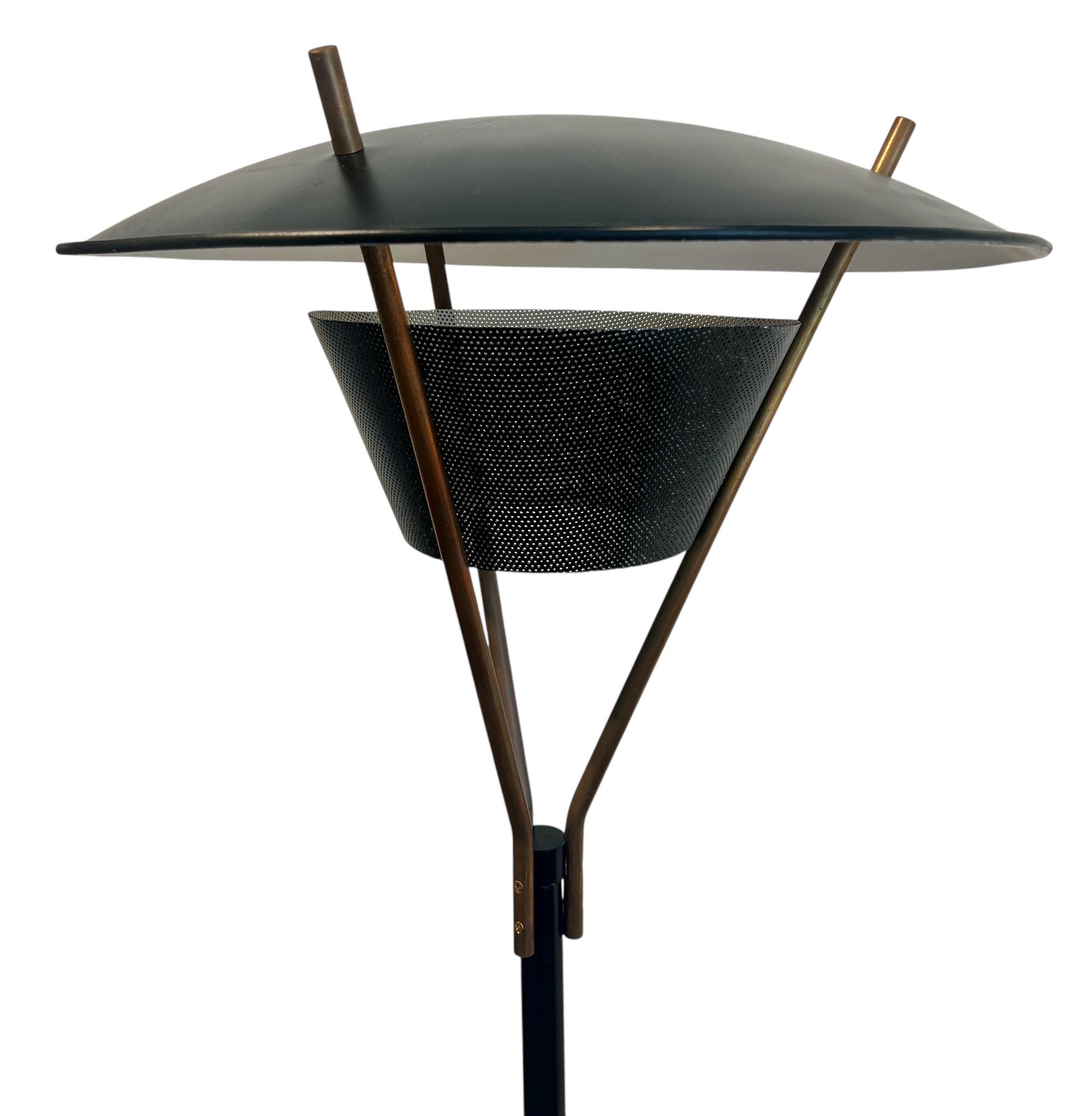 Stehlampe schwarz & messing von Gerald Thurston für Lightolier (amerikanisch) im Angebot