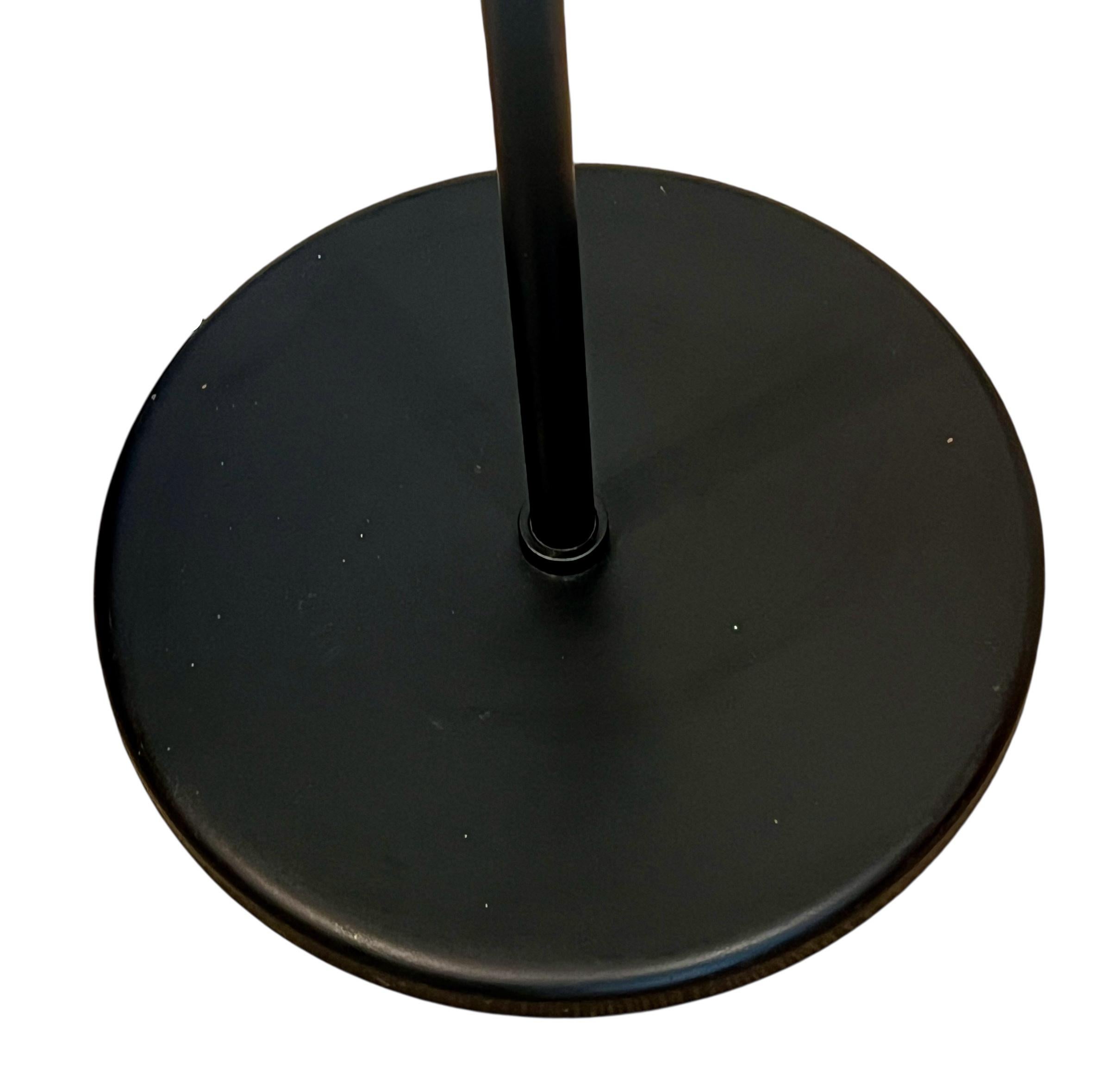 Stehlampe schwarz & messing von Gerald Thurston für Lightolier im Zustand „Gut“ im Angebot in New York, NY