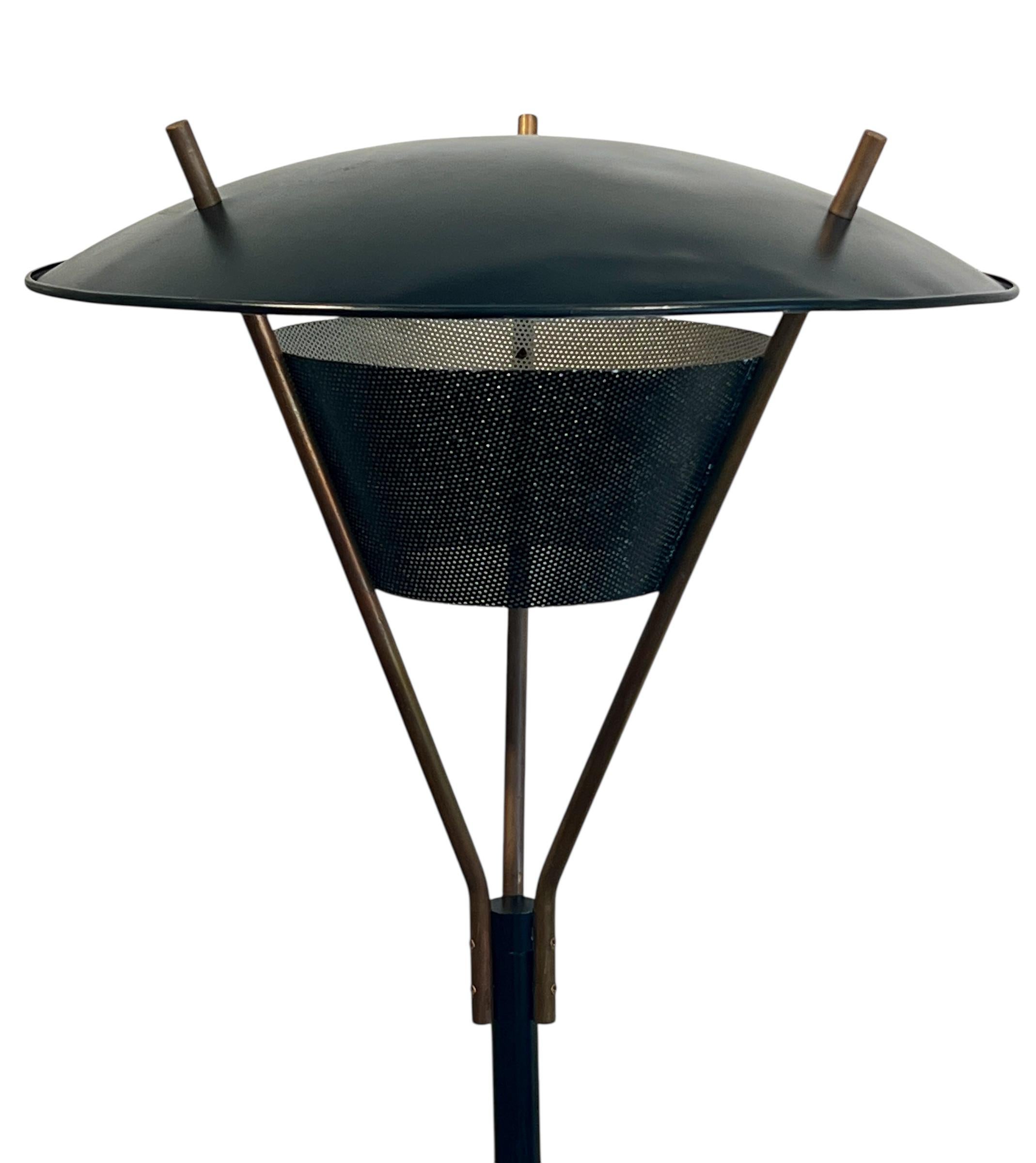 Stehlampe schwarz & messing von Gerald Thurston für Lightolier (Messing) im Angebot