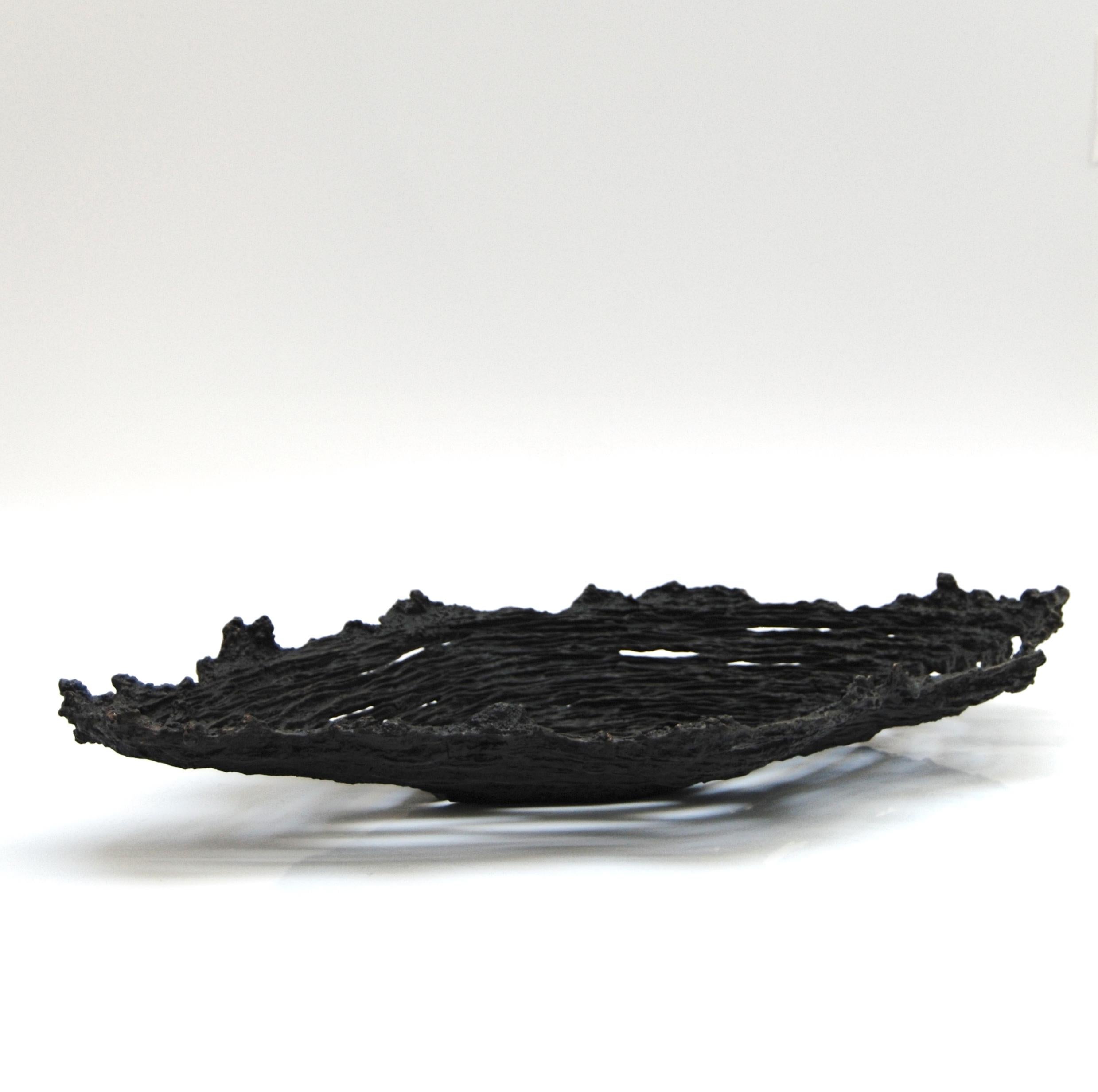 Moderno Ciotola Hilda in bronzo nero di Fakasaka Design in vendita