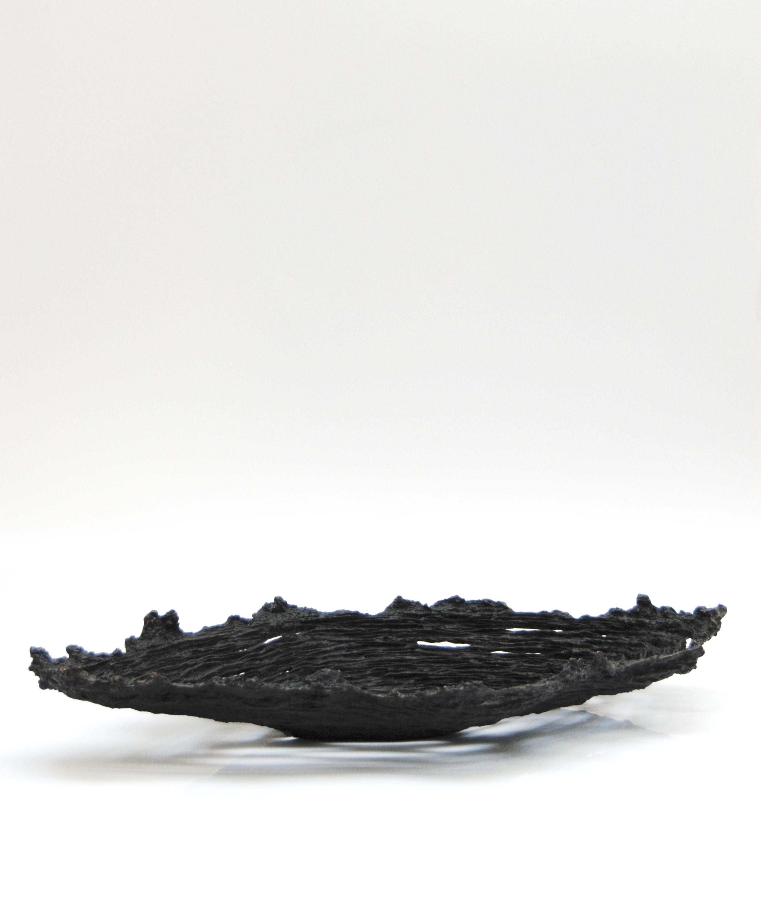 Brasiliano Ciotola Hilda in bronzo nero di Fakasaka Design in vendita