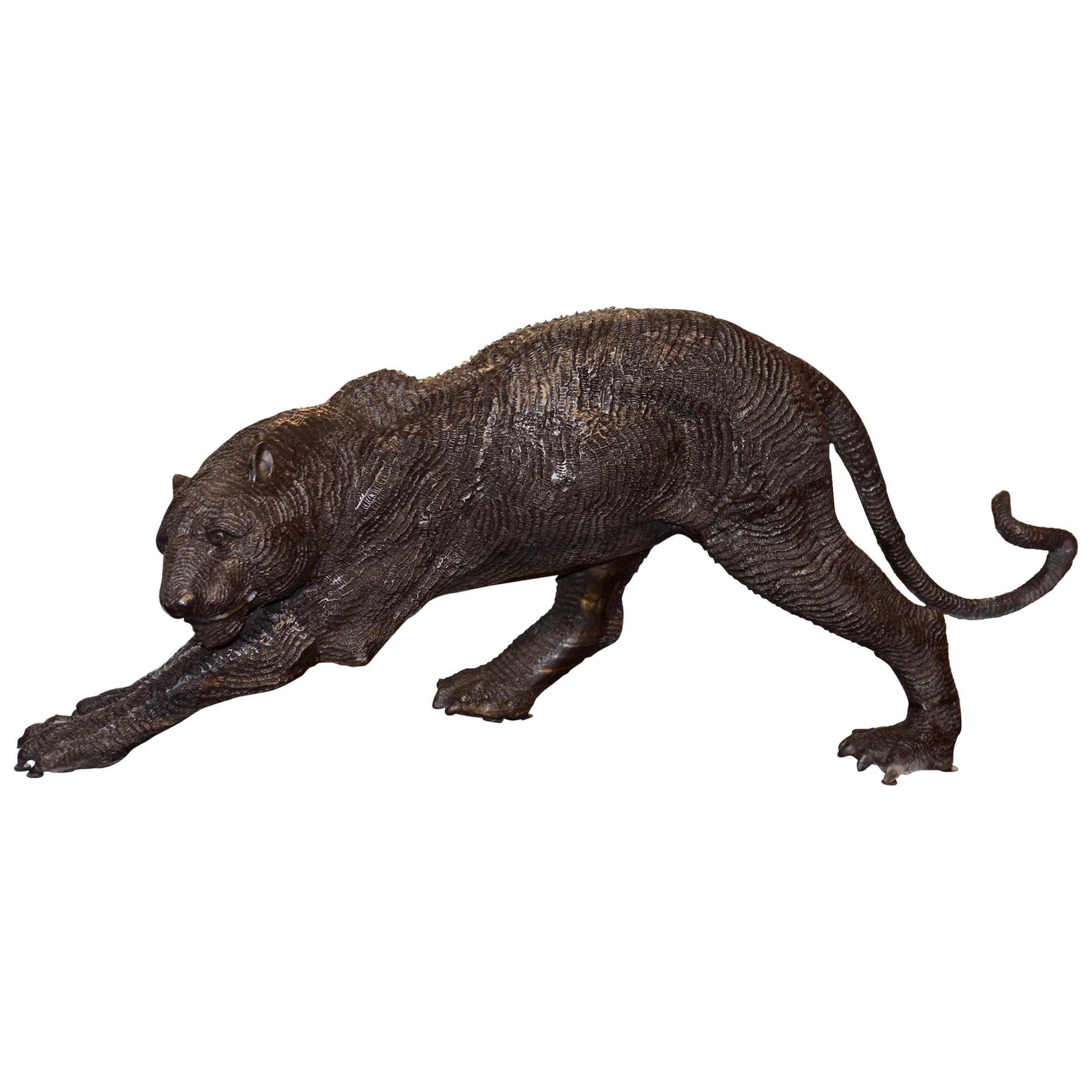 Panther-Skulptur aus schwarzer Bronze im Angebot