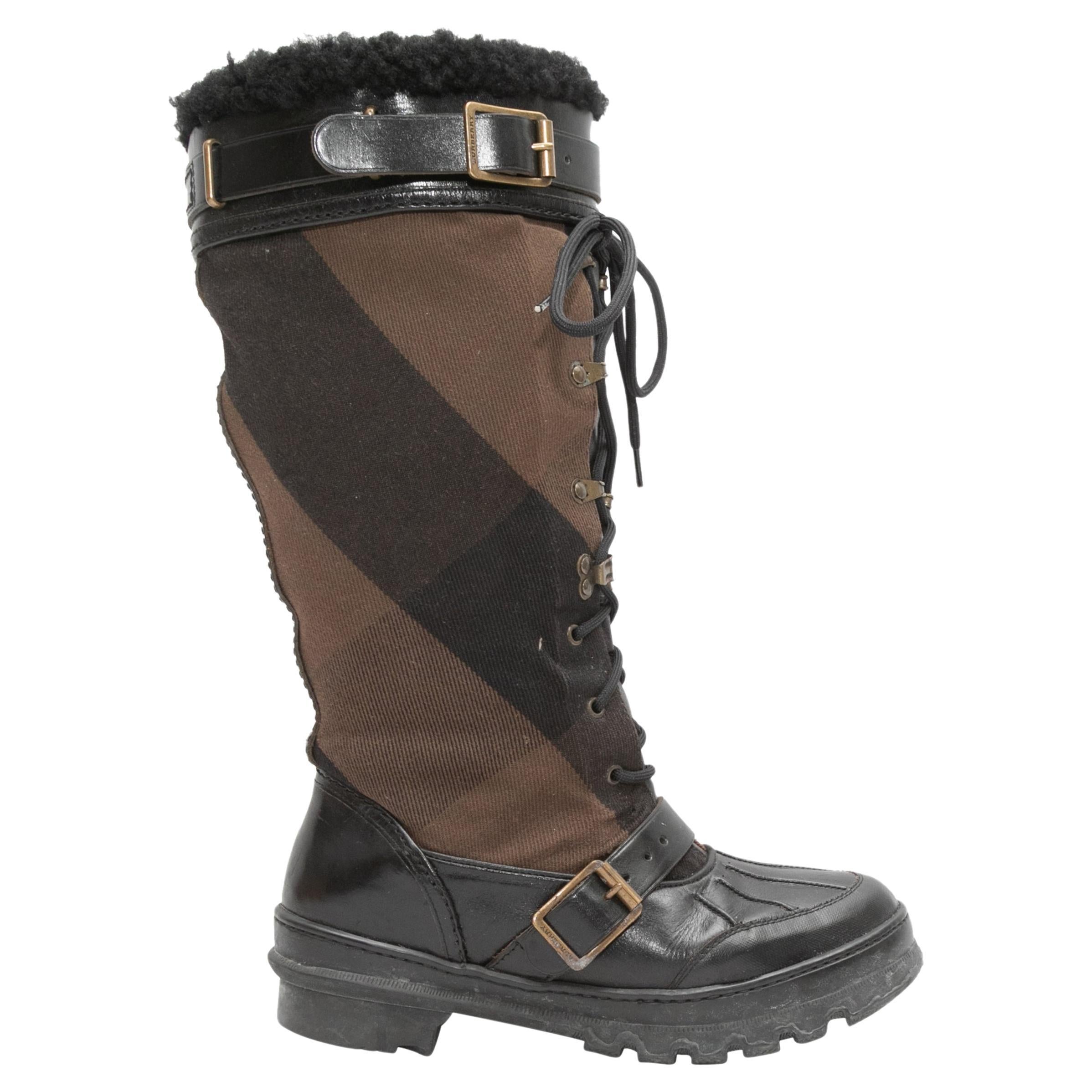 Black and Brown Burberry Shearling-Lined Nova Check Duck Boots For Sale at  1stDibs