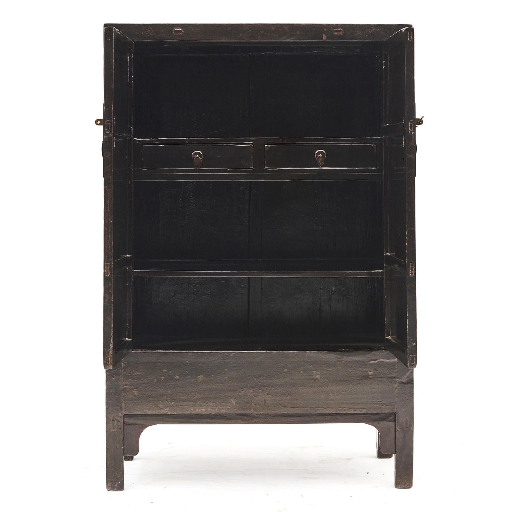 Lacquered Black/Brown Chinese Qing Dynasty Period Cabinet from Shanxi, 1800-1820
