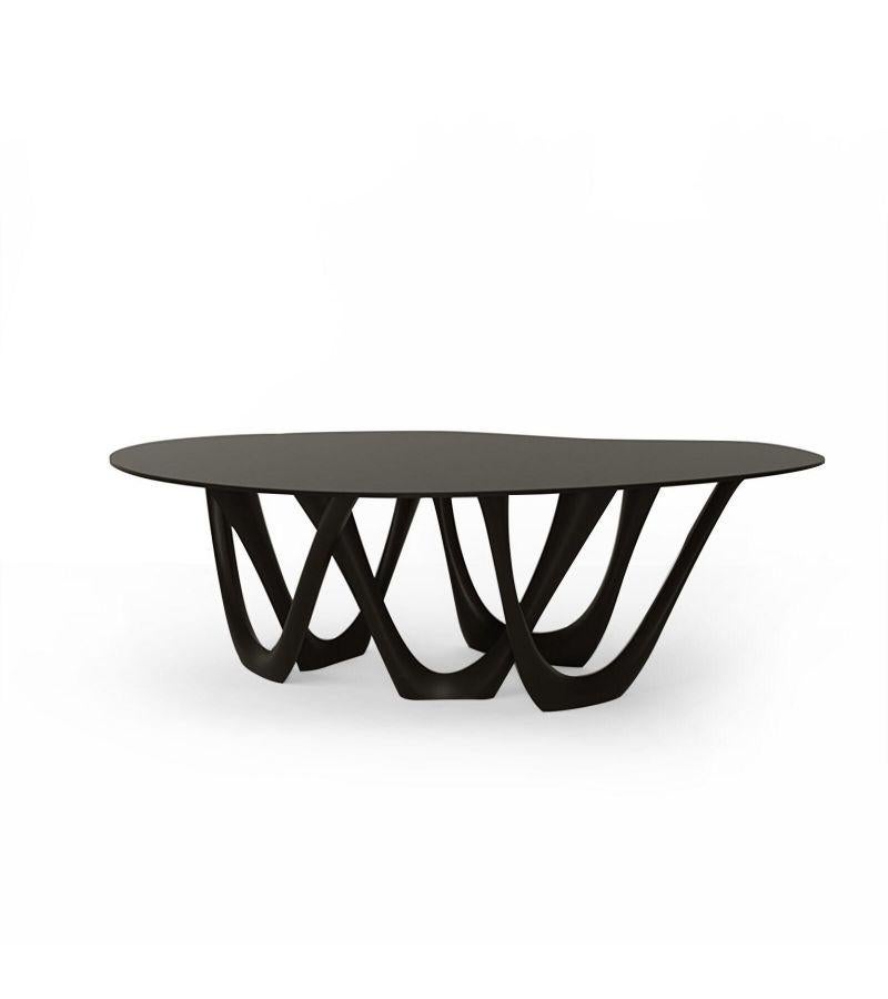 Schwarzbrauner Stahl G-Tisch von Zieta
Abmessungen: T 110 x B 220 x H 75 cm 
MATERIAL: Kohlenstoffstahl. 
Ausführung: Pulverbeschichtet.
Erhältlich in den Farben: beige, schwarz / braun, schwarz glänzend, blaugrau, betongrau, graphit, graubeige,