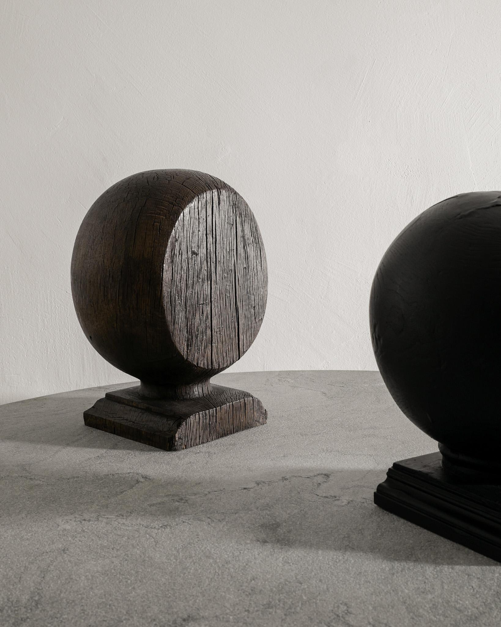 Scandinavo moderno Sculture astratte svedesi antiche in legno di pino e Oak, 1950 in vendita