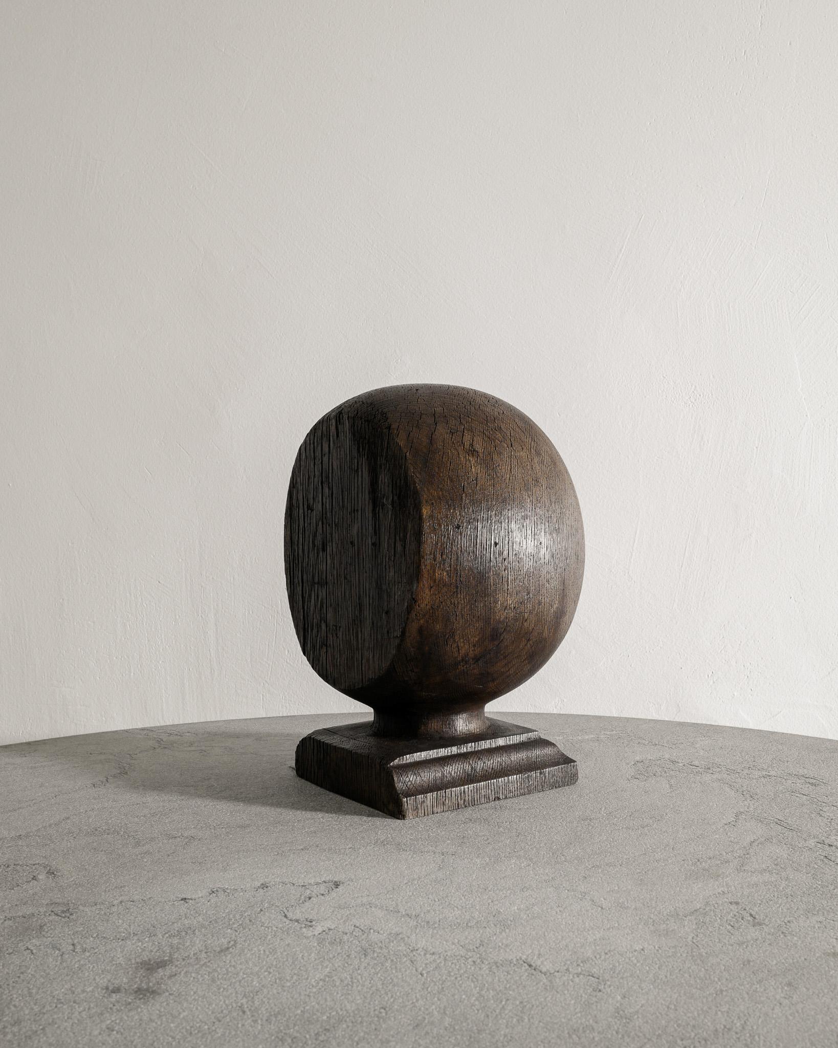 Metà XX secolo Sculture astratte svedesi antiche in legno di pino e Oak, 1950 in vendita