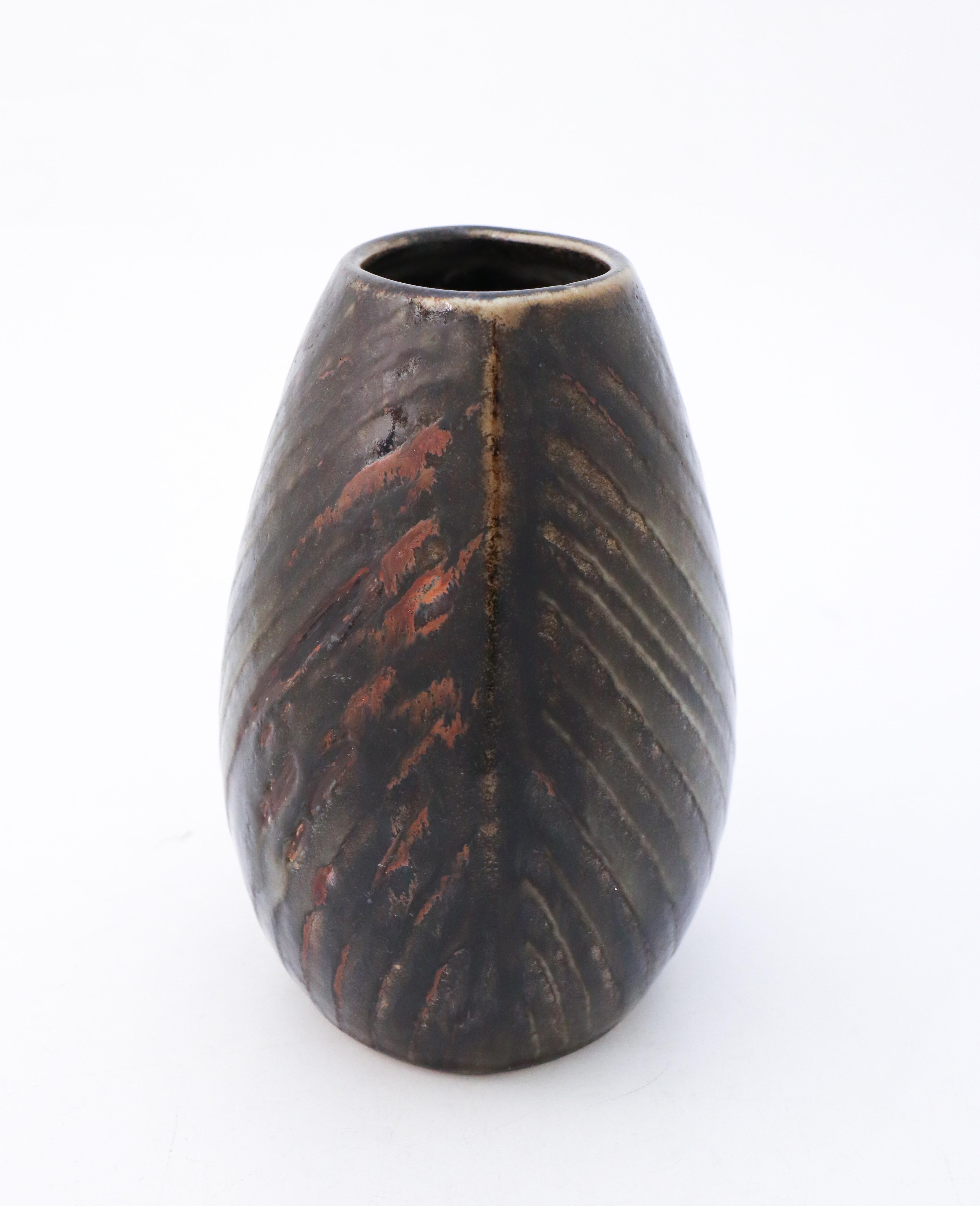 Vernissé Vase noir et brun Carl-Harry Stålhane Rörstrand Atelier, Midcentury Vintage en vente