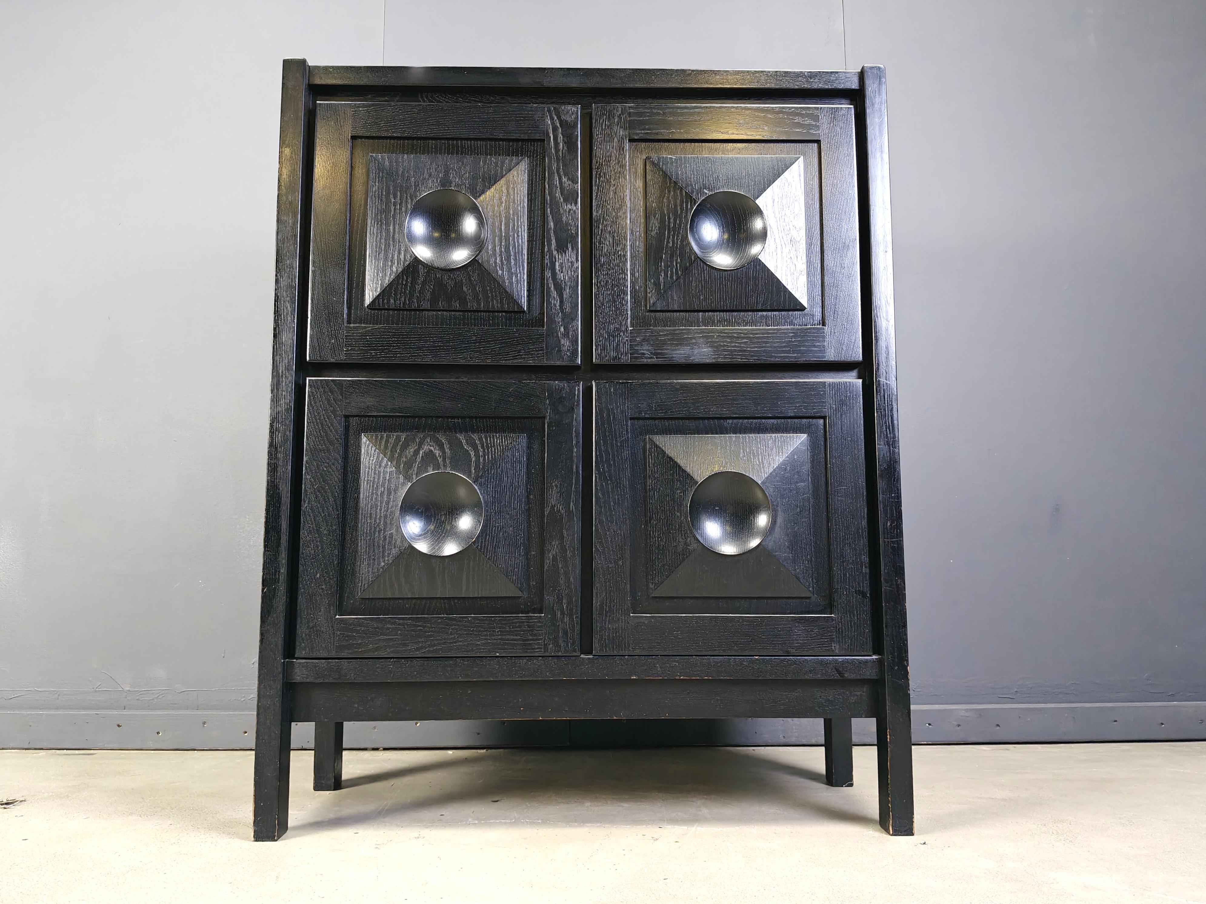Schwarzer brutalistischer Barschrank, 1970er Jahre im Angebot 1