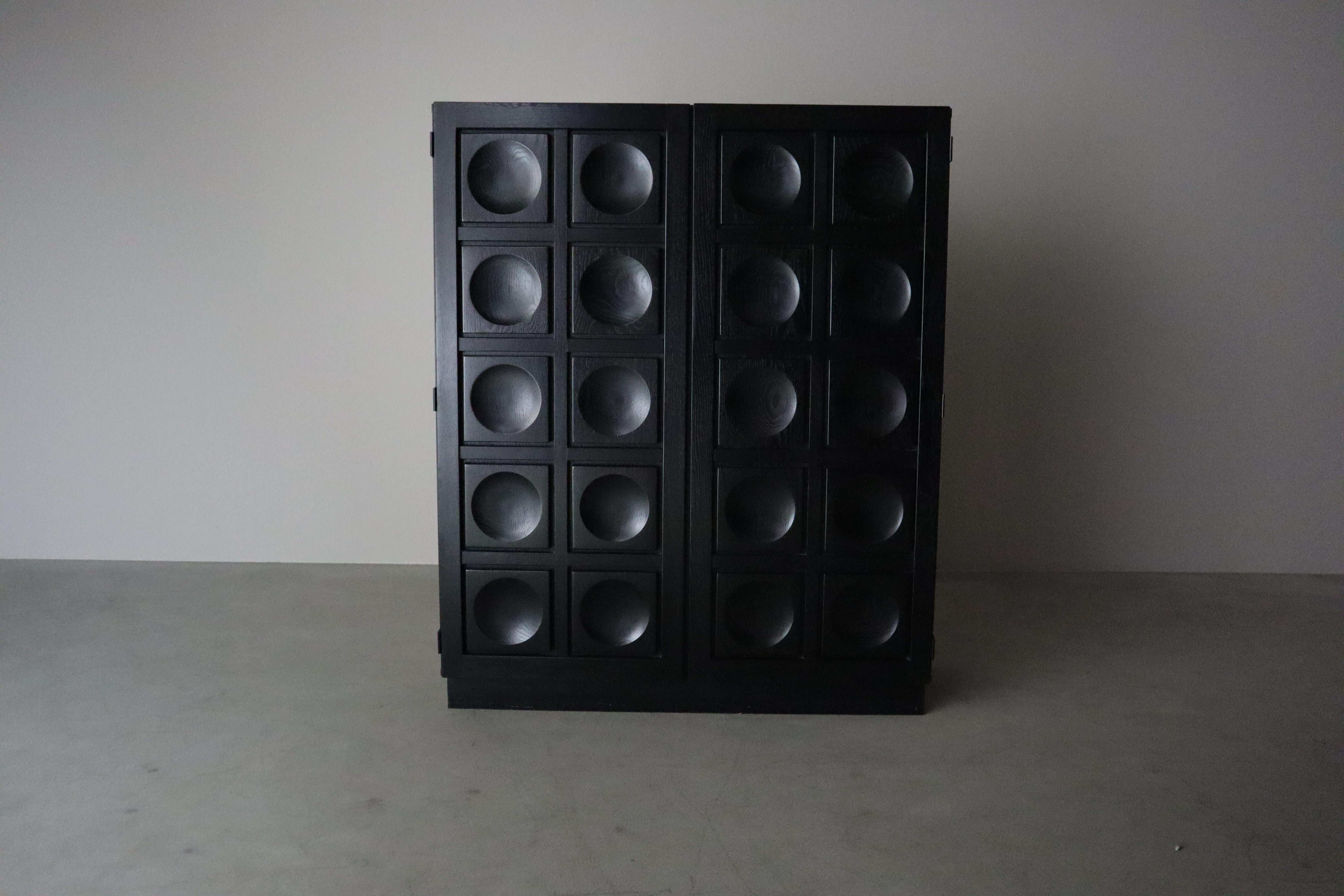 Exemple rare et frappant du design brutaliste belge, ce meuble de bar 