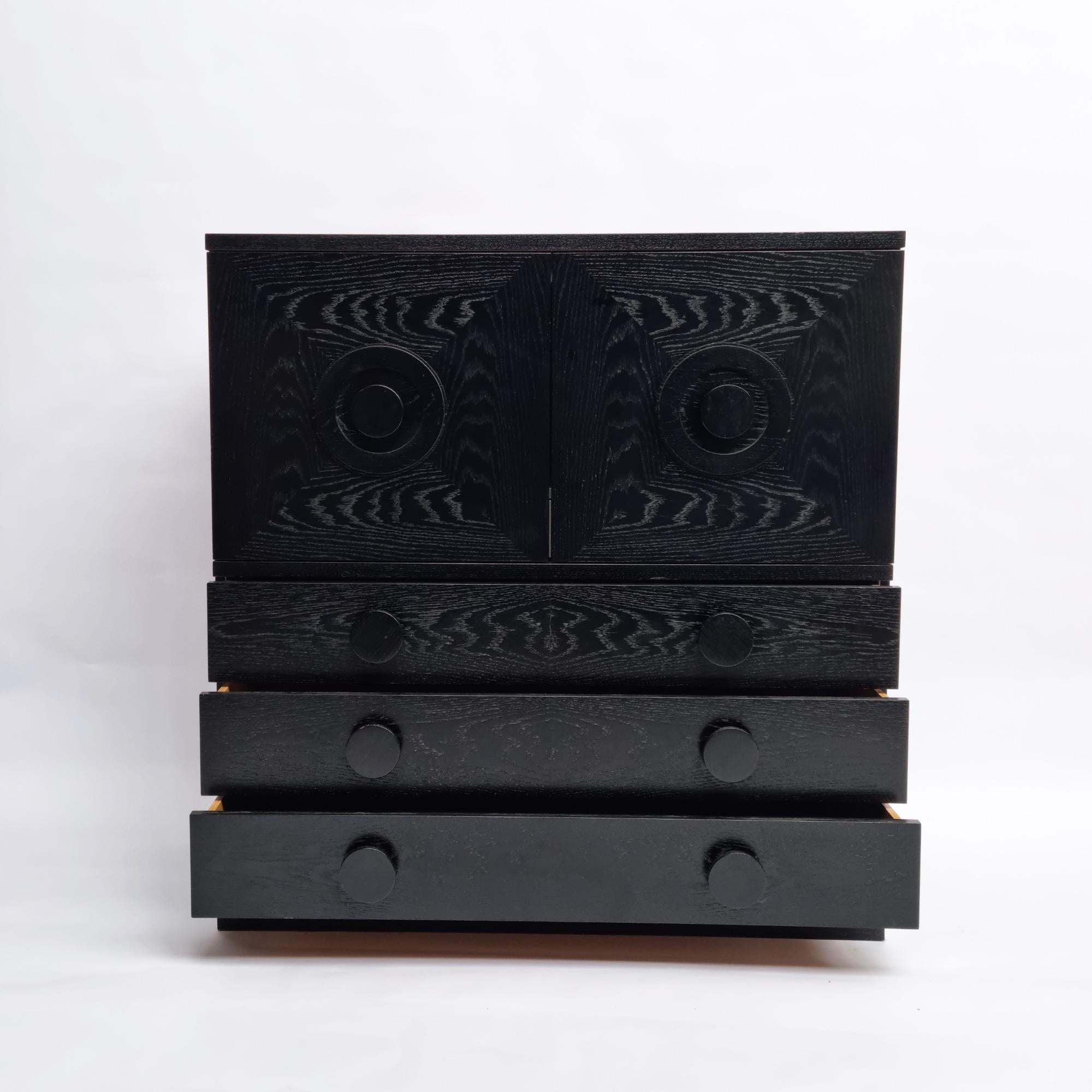 Schwarzer brutalistischer Barschrank, zwei Türen, drei Schubladen, Belgien, 1970er Jahre (Brutalismus) im Angebot