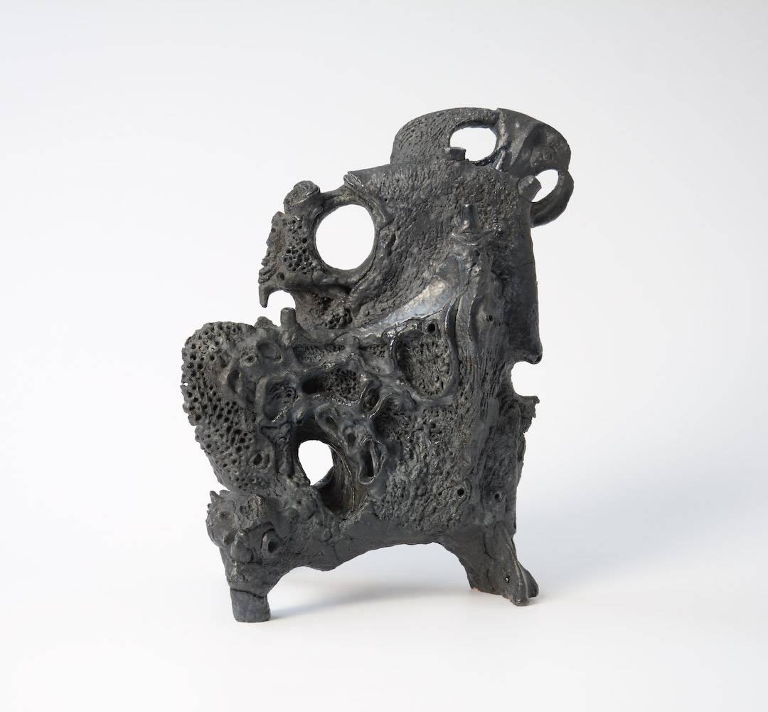 This black brutalist ceramic sculpture was created by Wies Peleman, a Belgian artist. He lived from 1922 to 1995. He was a versatile artist, his works are very close to the Fantastic Art.
This abstract zoomorphic sculpture is in very good