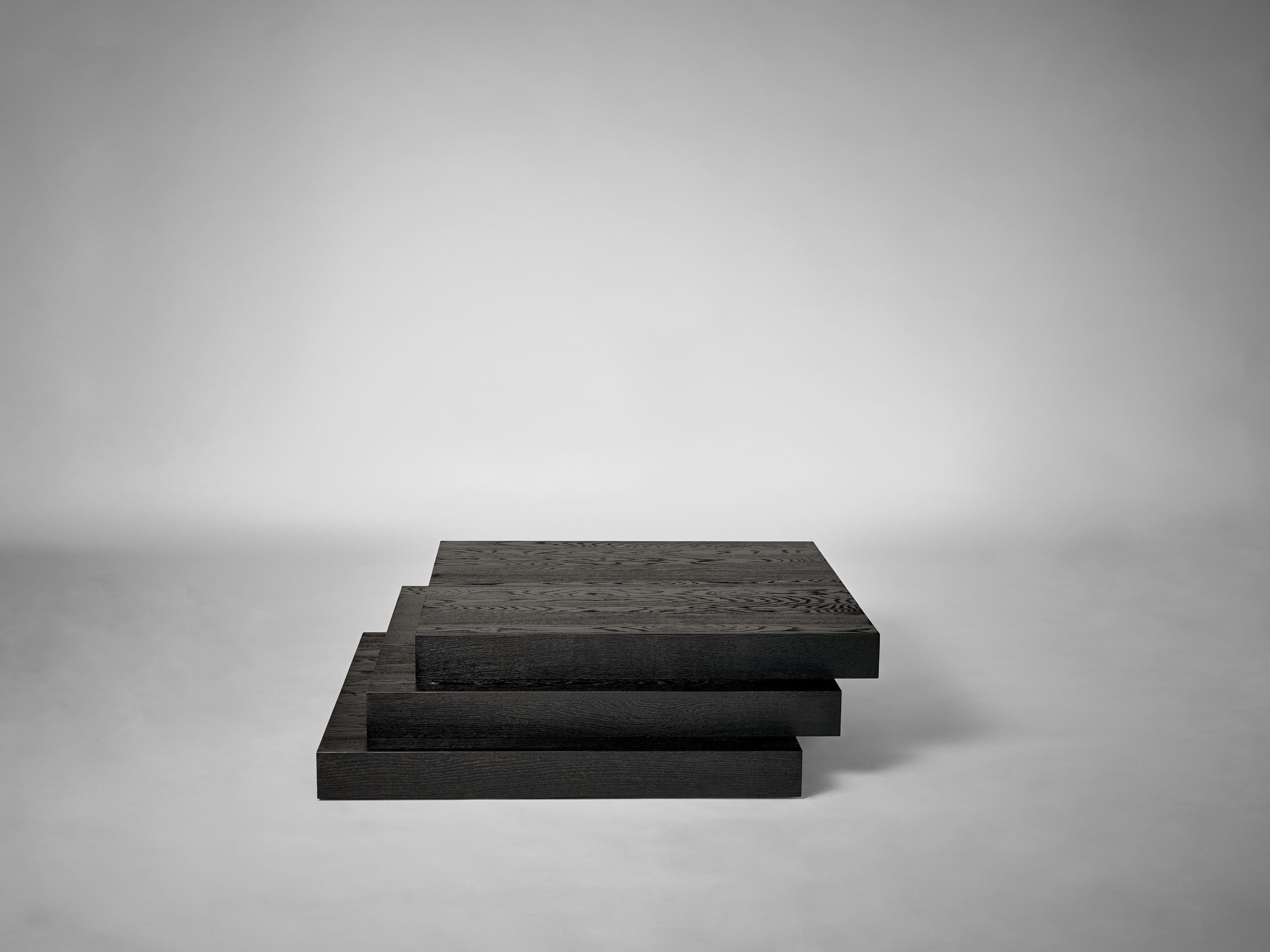 Brutalisme Table basse noire brutaliste en Oak européen massif - Scalae by Mokko en vente