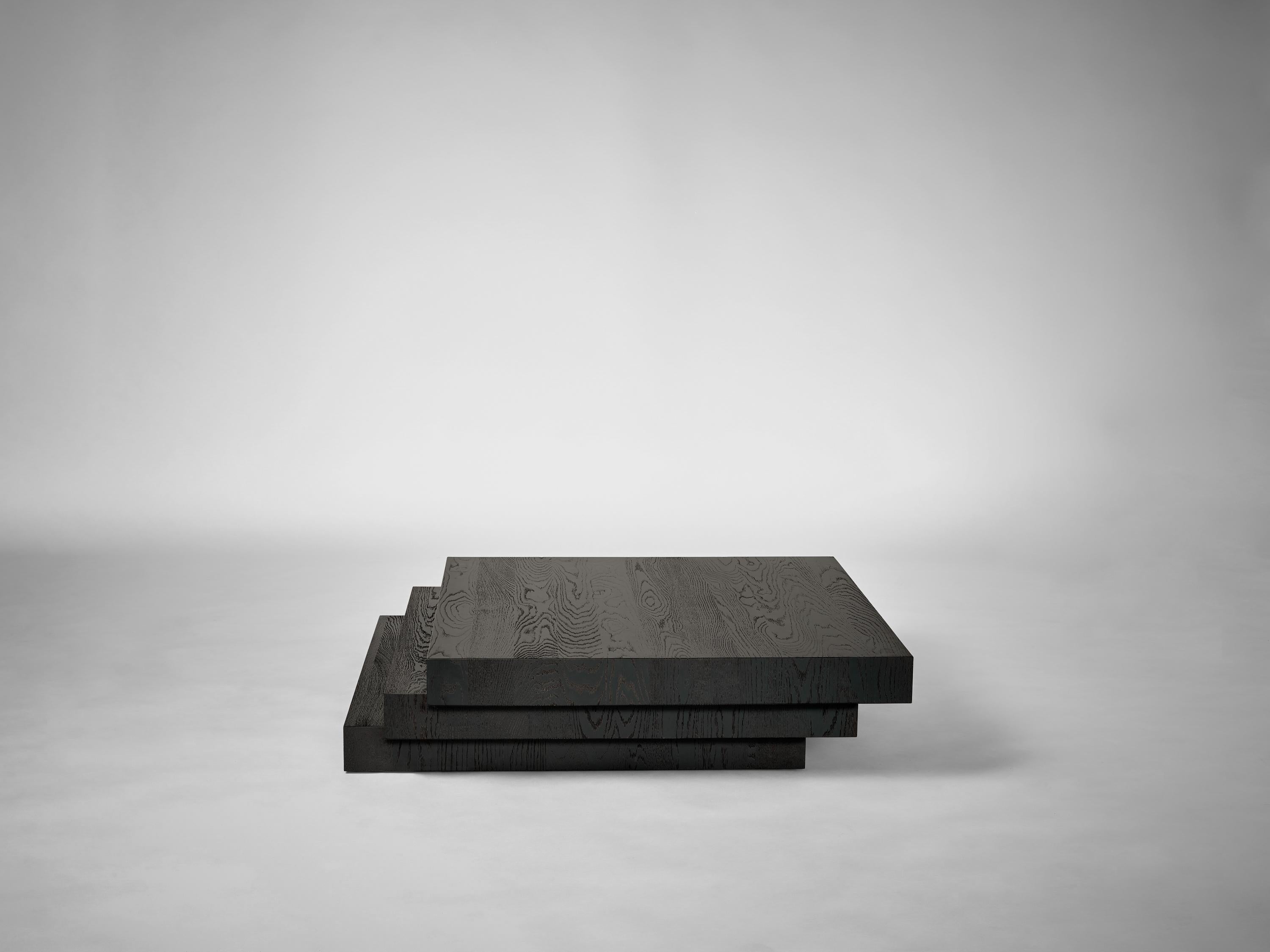 Néerlandais Table basse noire brutaliste en Oak européen massif - Scalae by Mokko en vente