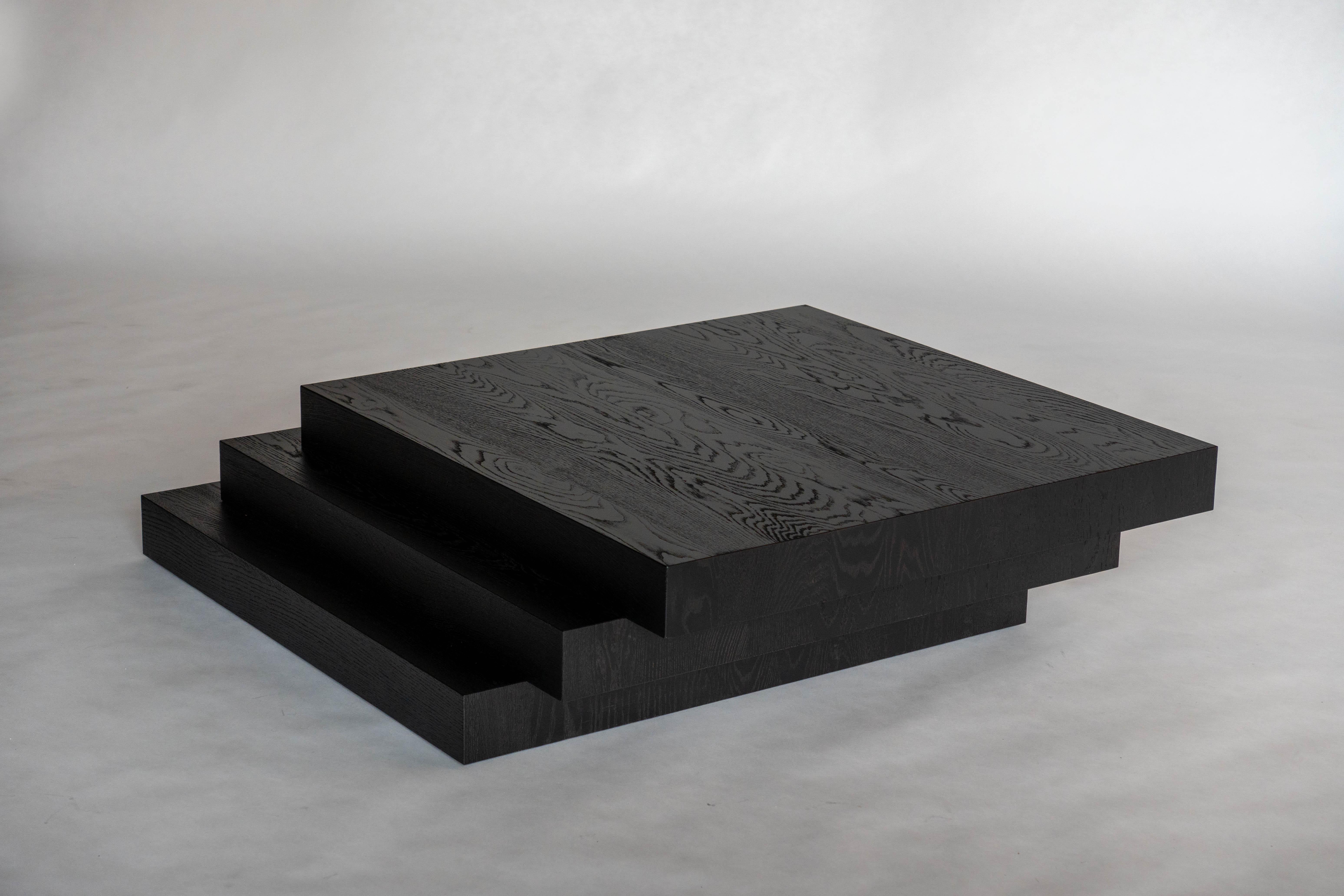 XXIe siècle et contemporain Table basse noire brutaliste en Oak européen massif - Scalae by Mokko en vente