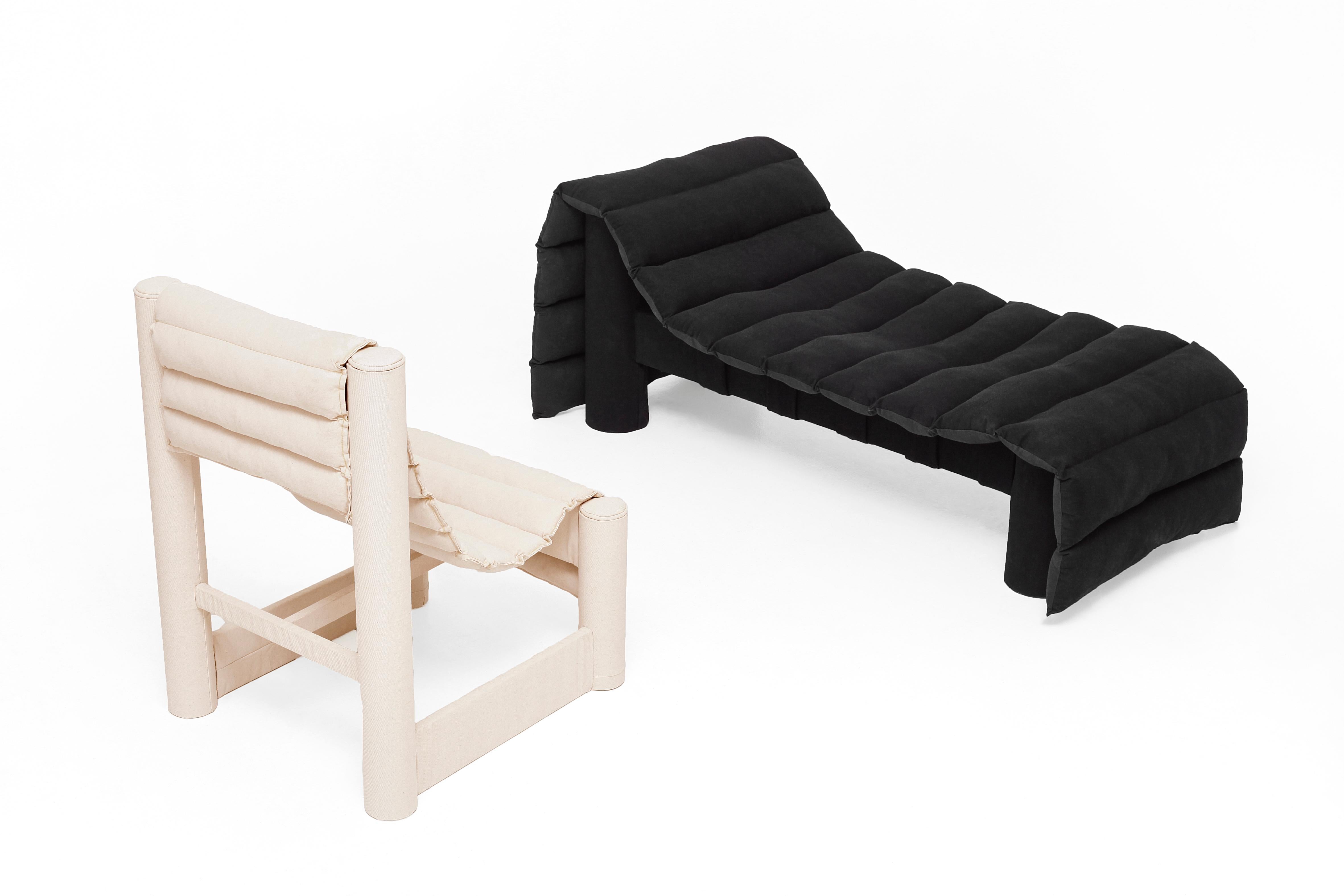 Cama de día vaquera Bull negra con relleno textil reciclado by LikeMindedObjects Moderno en venta