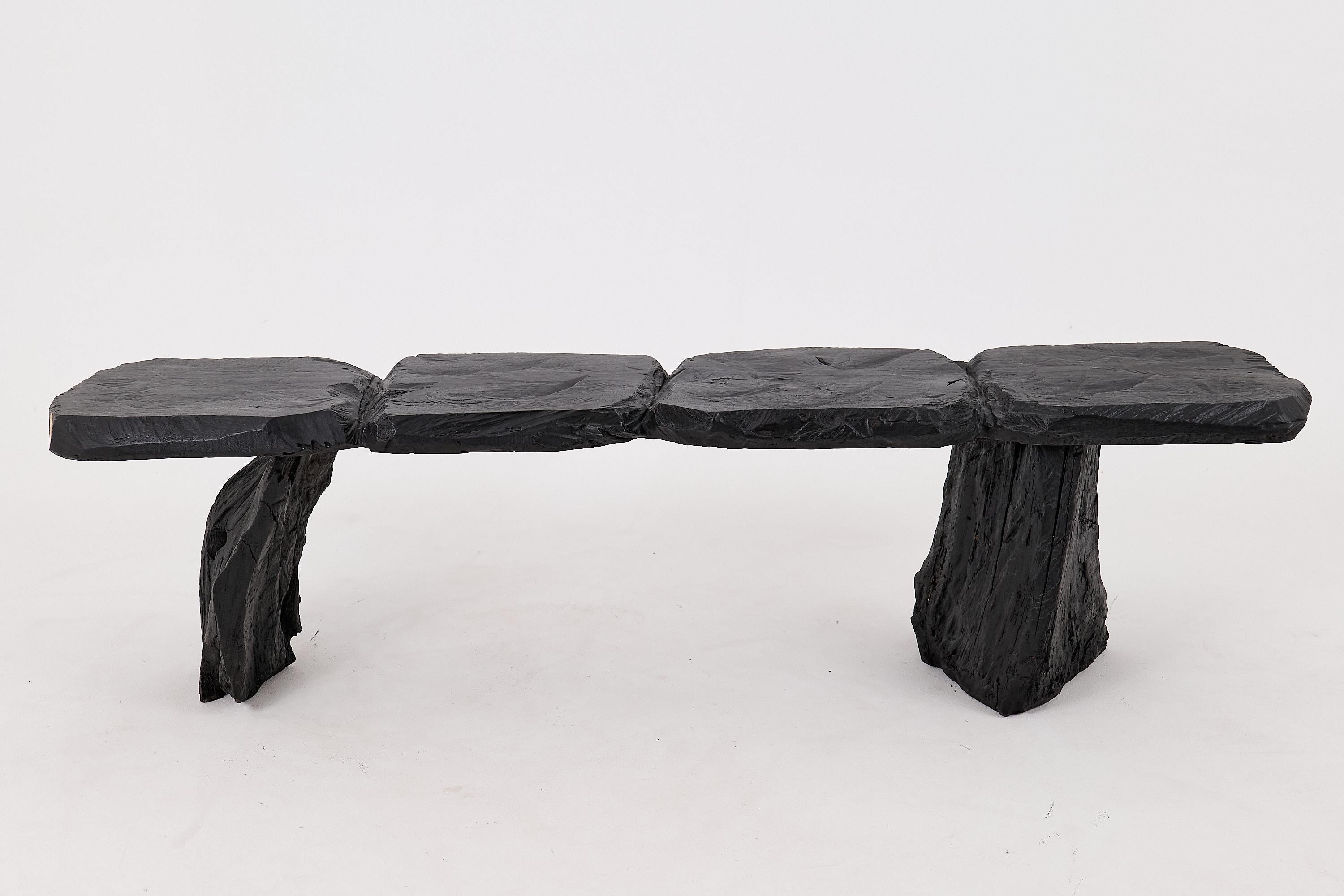 Schwarz gebranntes Holz, Brutalistische Bank, Outdoor & Indoor, Natürlich und umweltfreundlich im Angebot 3
