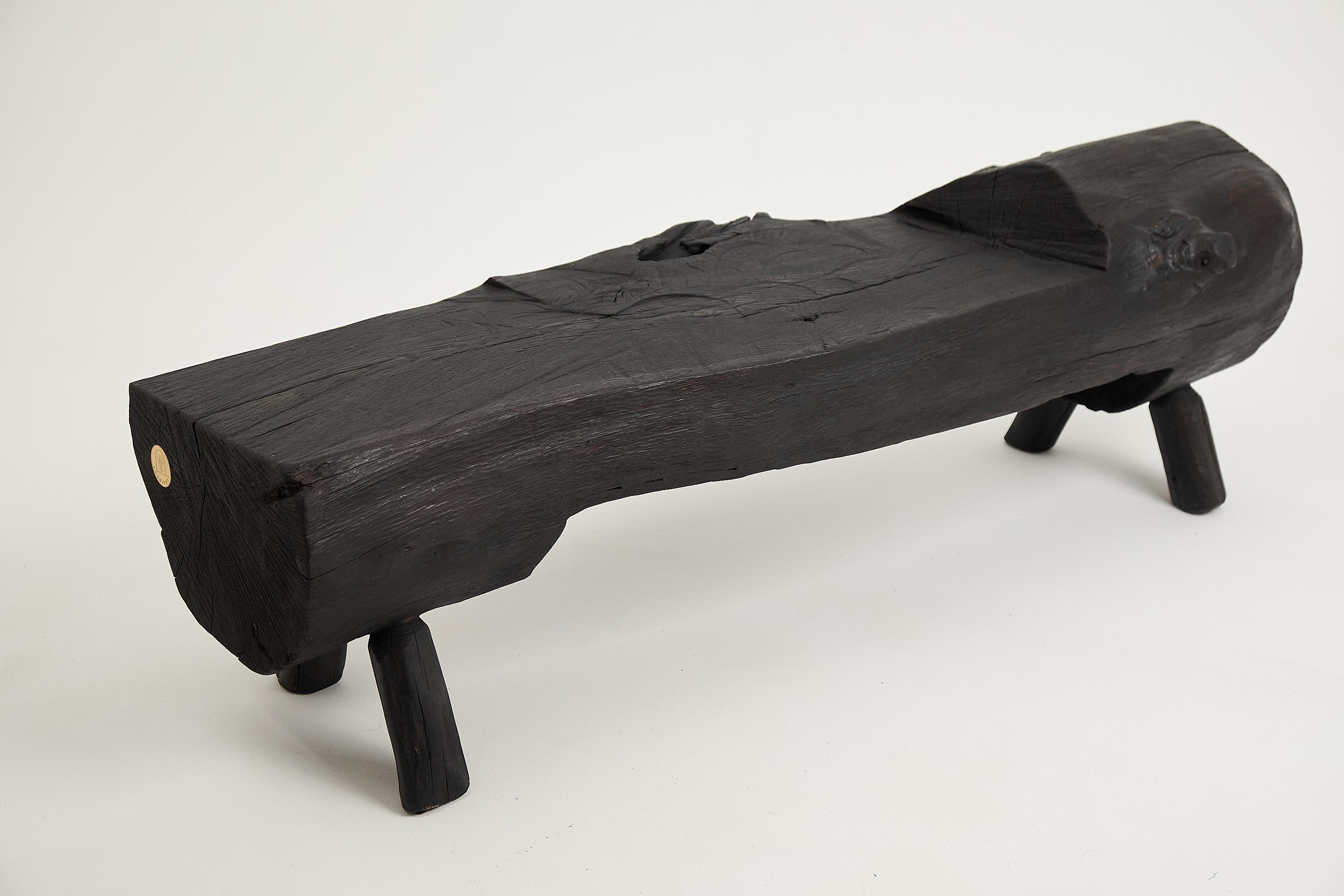 Schwarz gebranntes Holz, Brutalistische Bank, Outdoor & Indoor, Natürlich und umweltfreundlich im Angebot 4