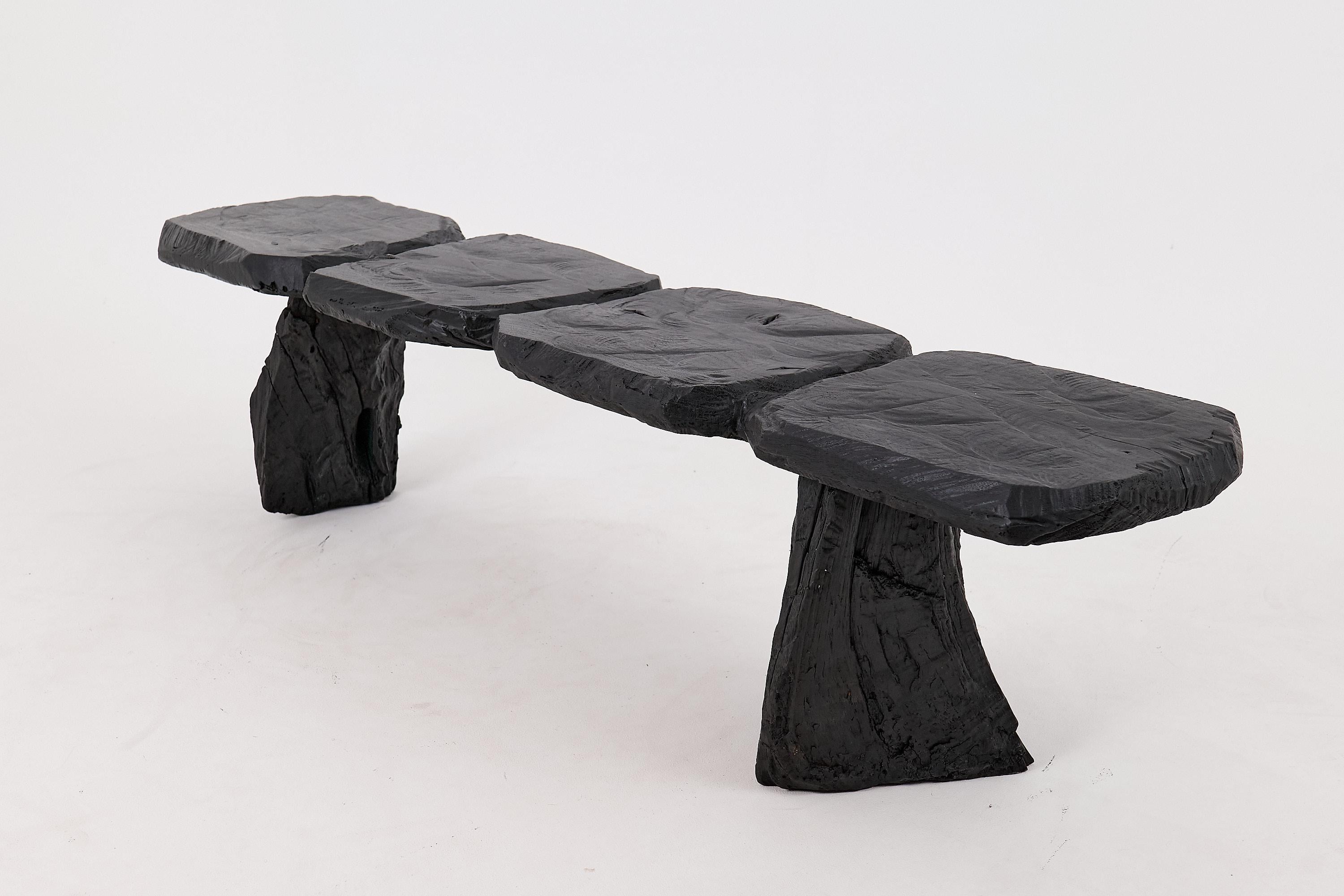 Schwarz gebranntes Holz, Brutalistische Bank, Outdoor & Indoor, Natürlich und umweltfreundlich im Angebot 5