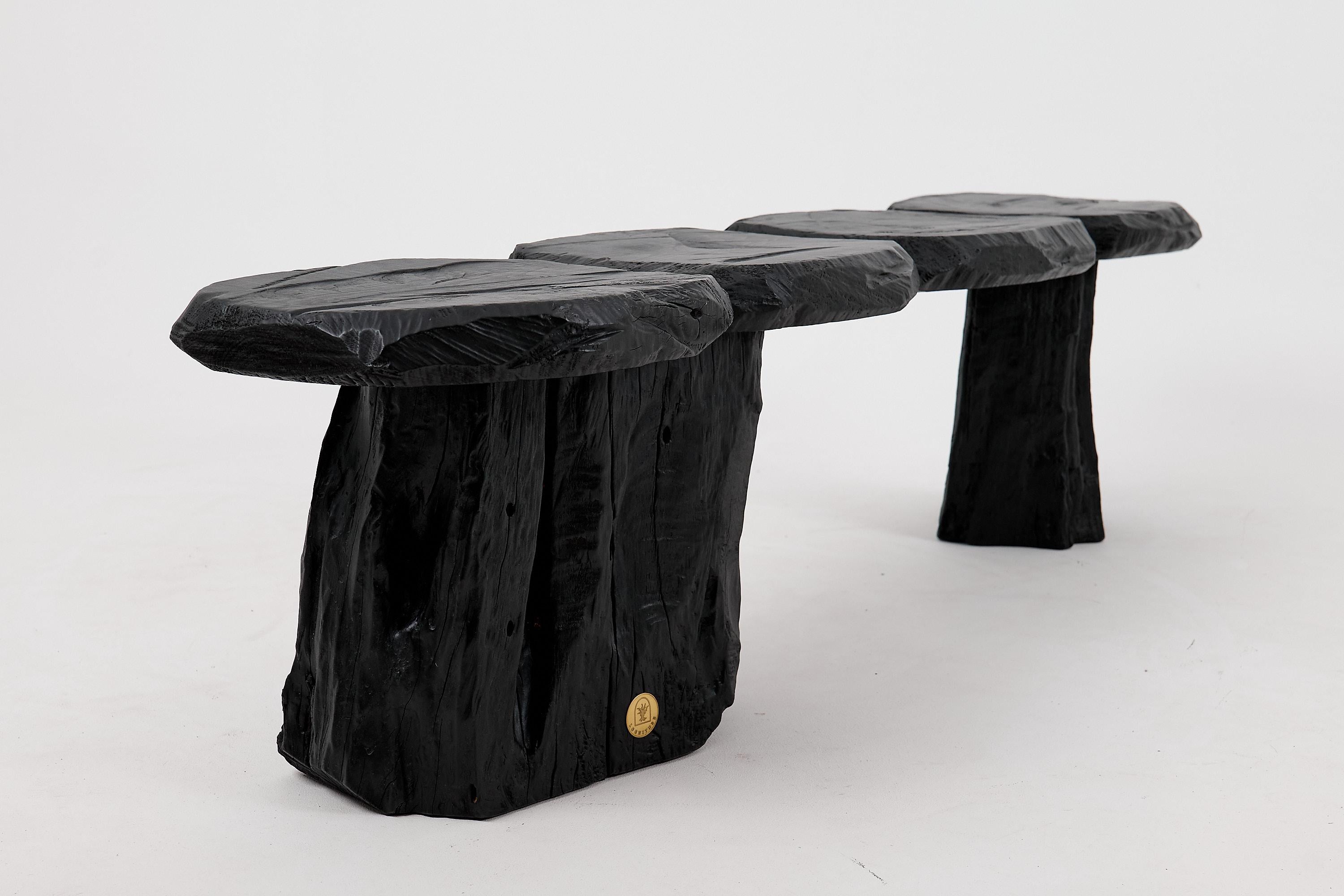 Schwarz gebranntes Holz, Brutalistische Bank, Outdoor & Indoor, Natürlich und umweltfreundlich im Angebot 8