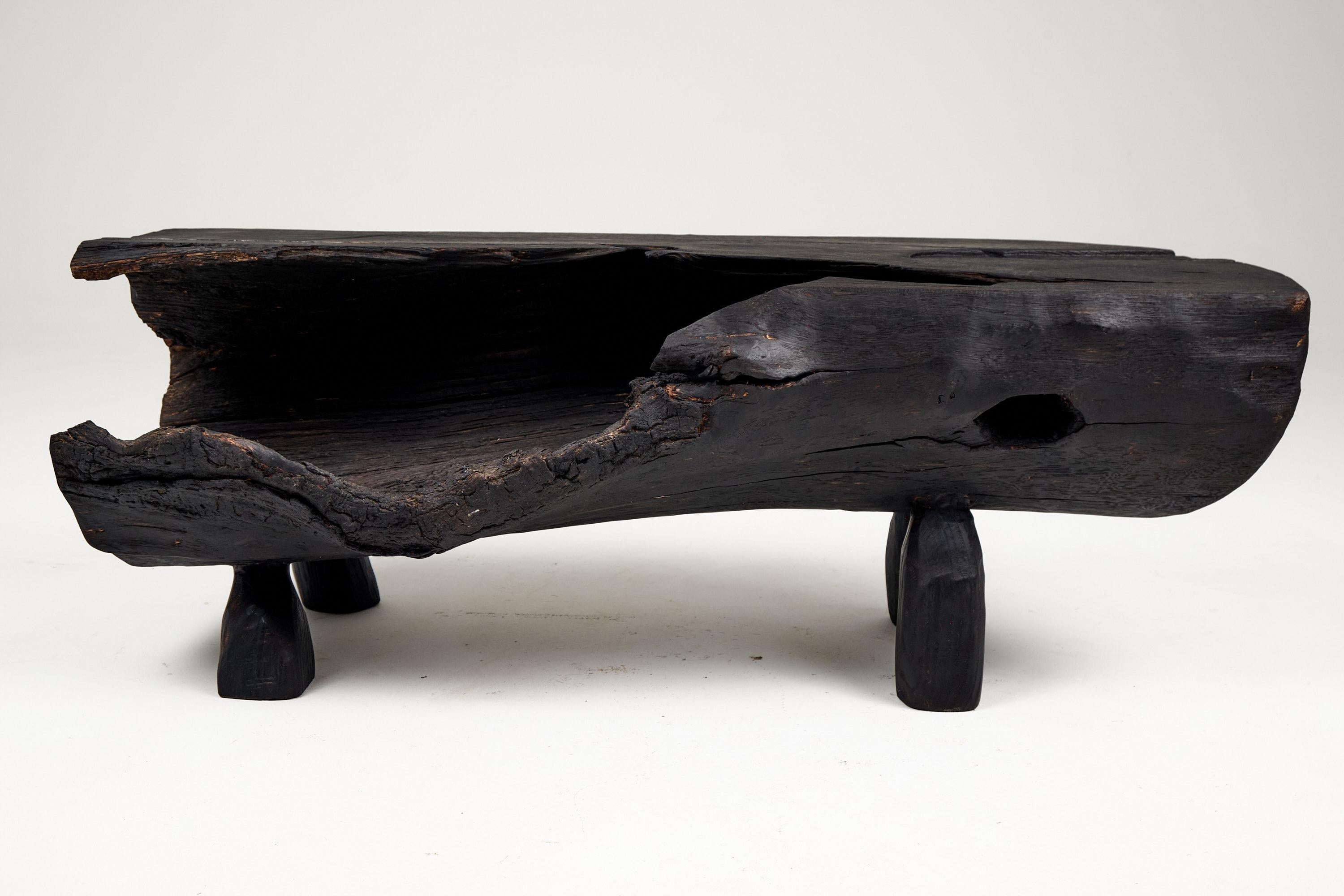 Panca unica dal design originale di Logniture. Realizzato interamente in Wood. Protetto con oli di altissima qualità, garantisce la durata per generazioni. Questo design unico fatto a mano metterà in risalto i tuoi interni e porterà comfort alla tua