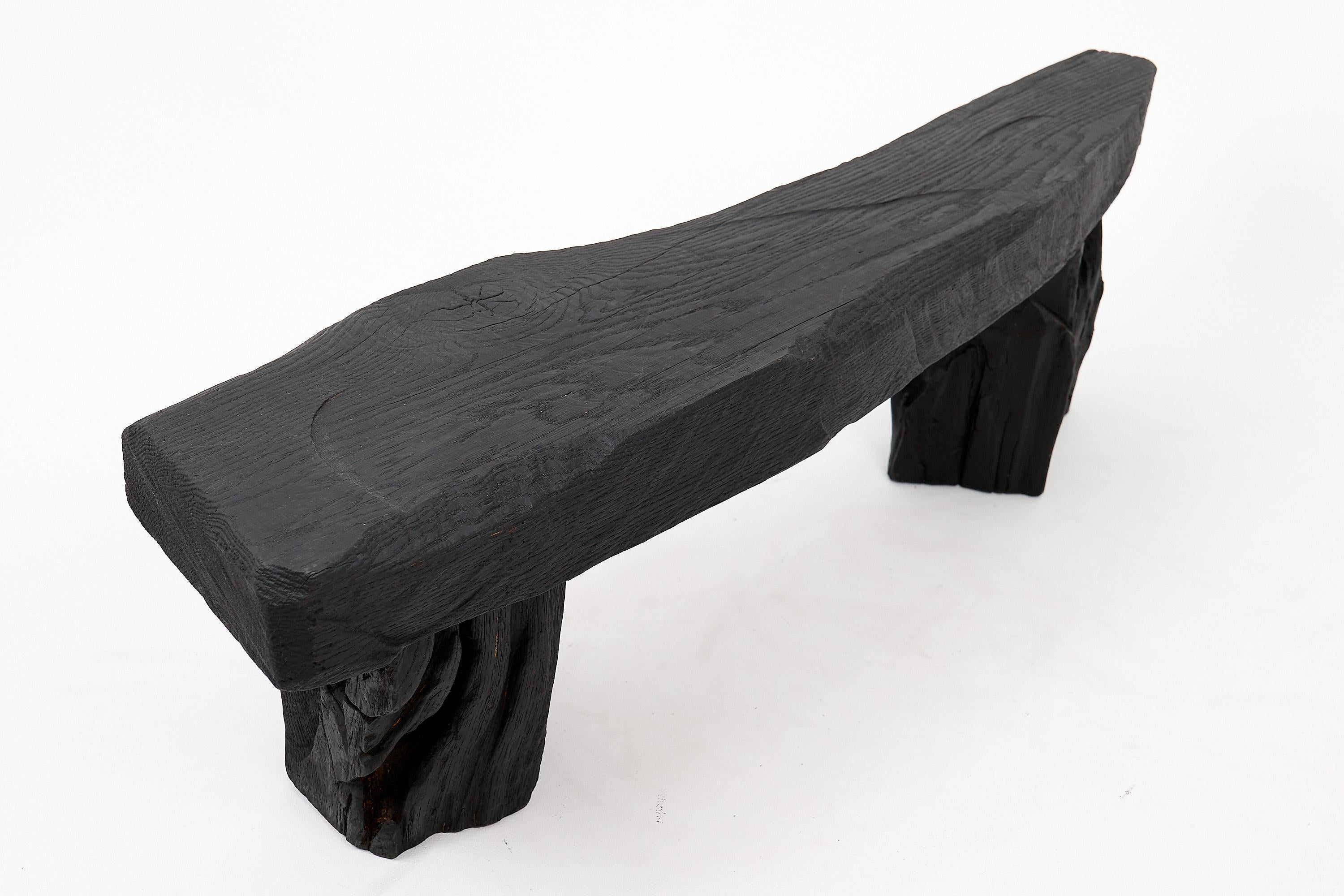 Schwarz gebranntes Holz, Brutalistische Bank, Outdoor & Indoor, Natürlich und umweltfreundlich im Angebot 1