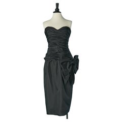 Robe de cocktail bustier noire drapée sur le buste CIRCA de Christian Dior Circa 1980