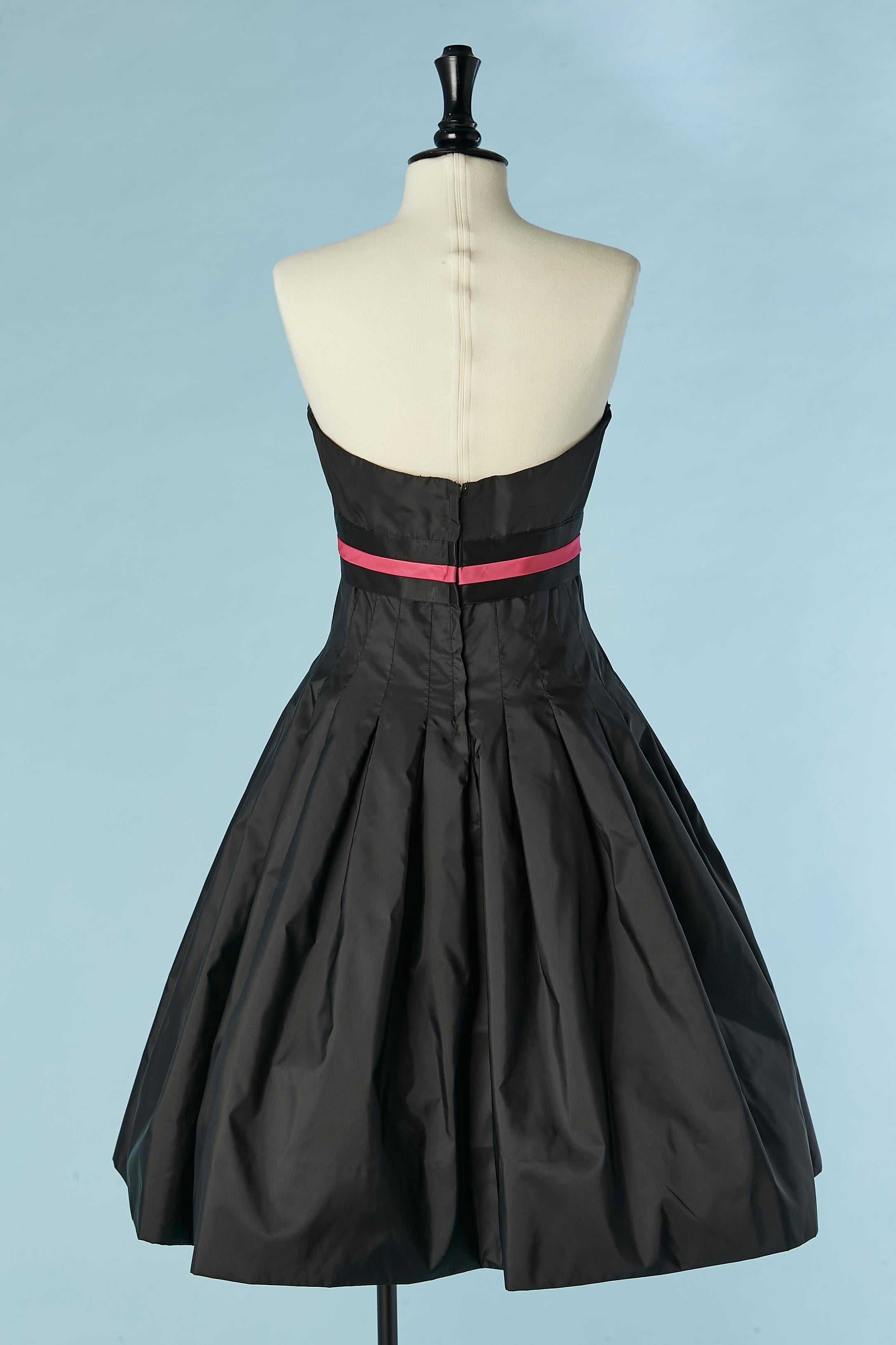 Women's Black bustier cocktail dress with fabric roses embellishment VICTOR COSTA For Sale