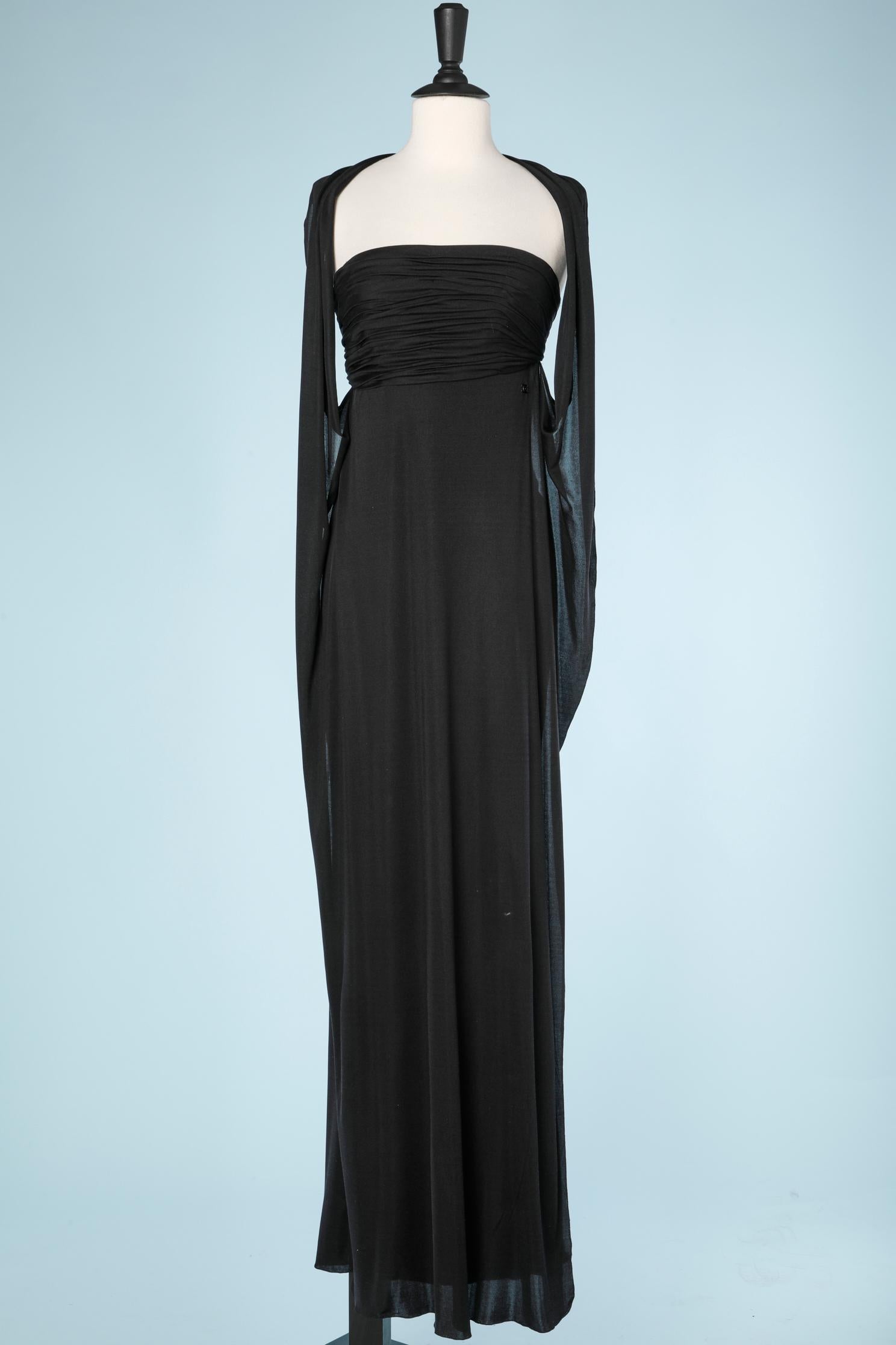 Black bustier evening dress in silk jersey with an open back. A piece of fabric can be draped on the shoulders or in the middle of the back. 
Black 