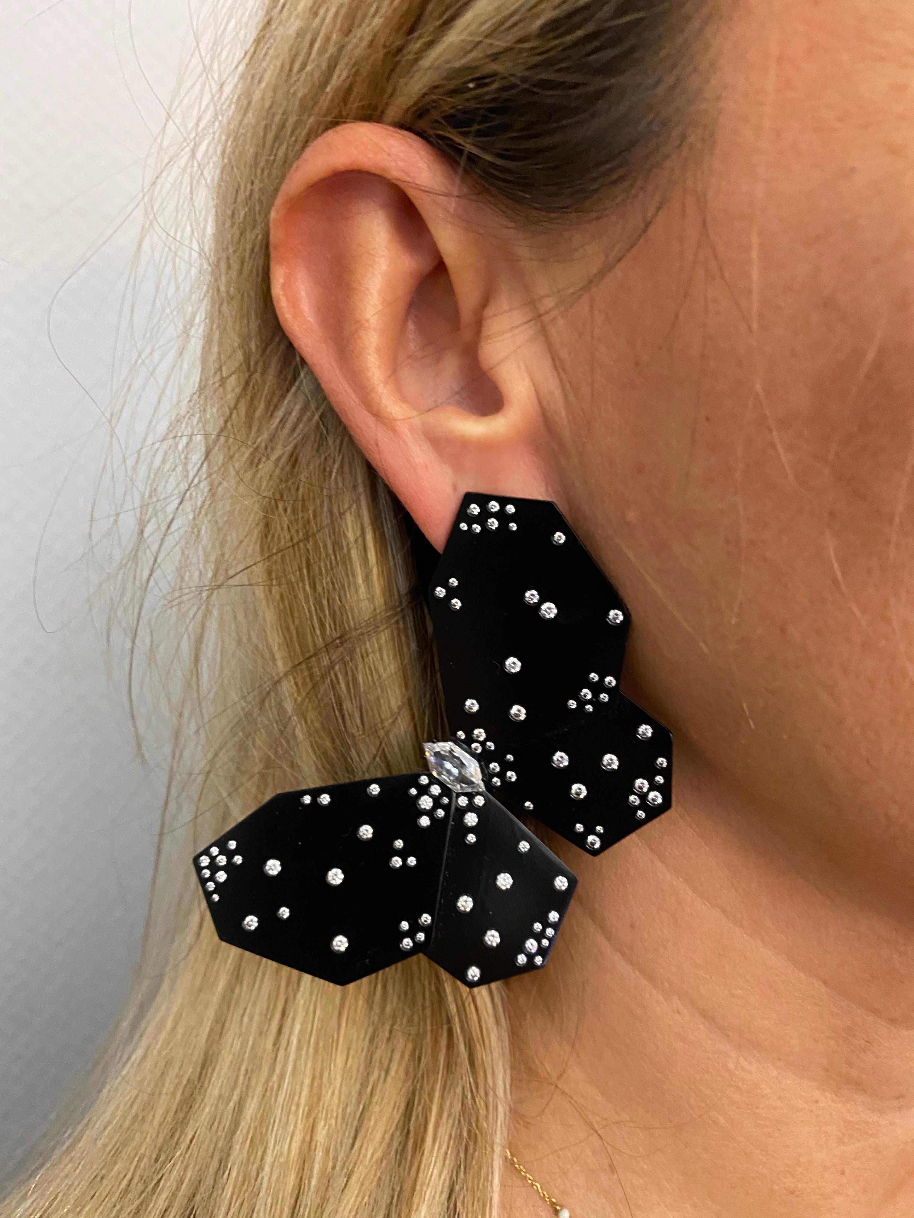 Titanium and Gold Black Butterfly Diamonds Earring 'single' 2.51 Carat Diamonds In New Condition In Geneva, CH