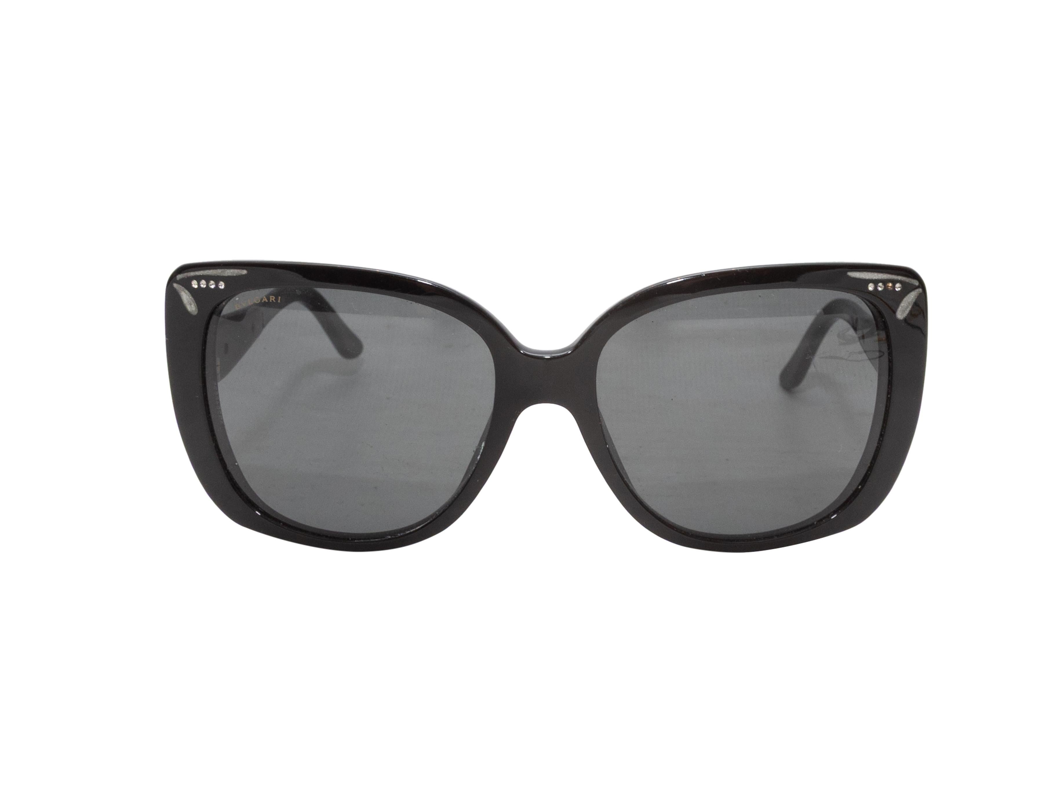 Occhiali da sole oversize in acetato nero impreziositi da Bvlgari. Lenti colorate grigie. Altezza 2,25