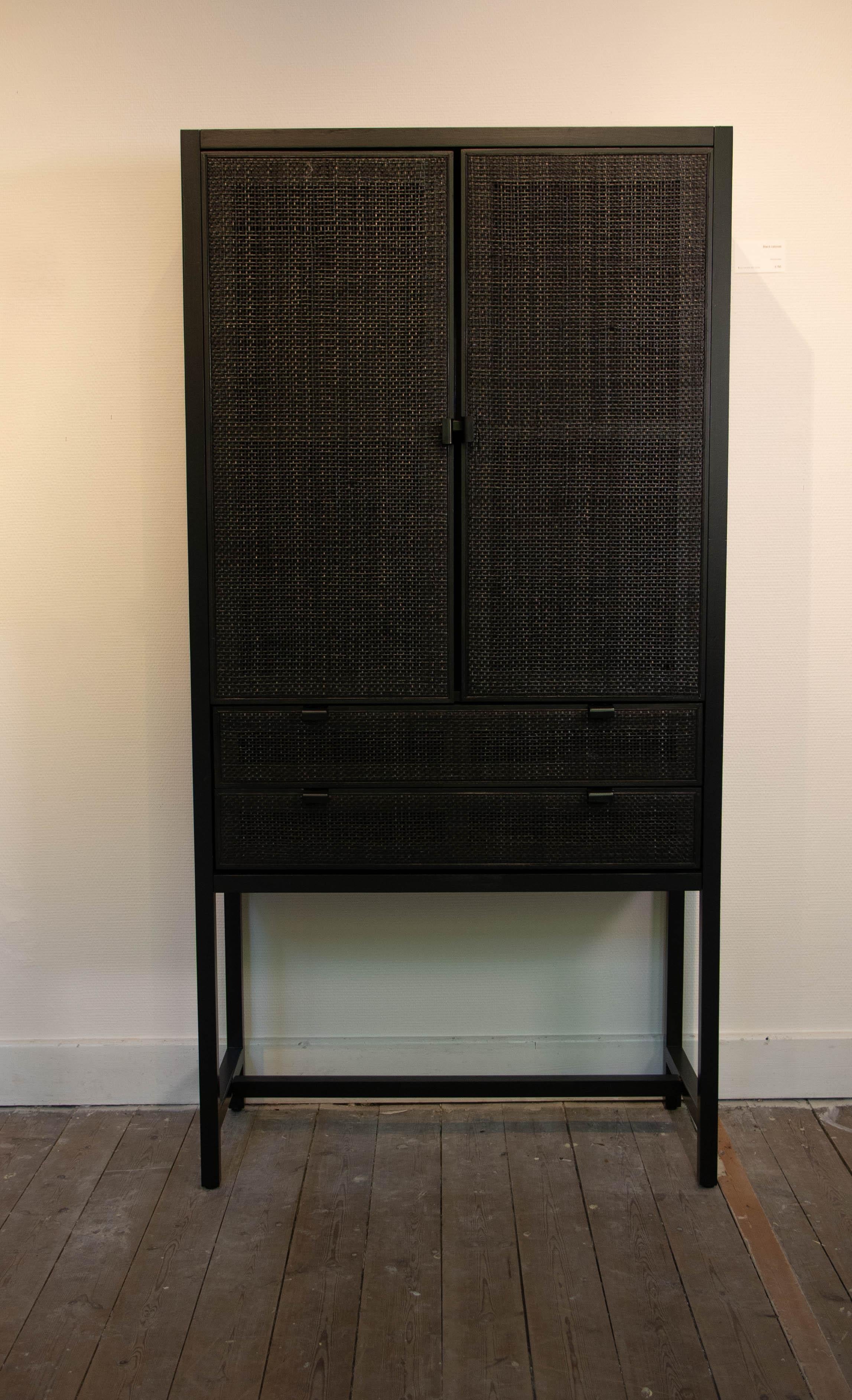 Svedese Armadietto nero in Wood e rattan in vendita